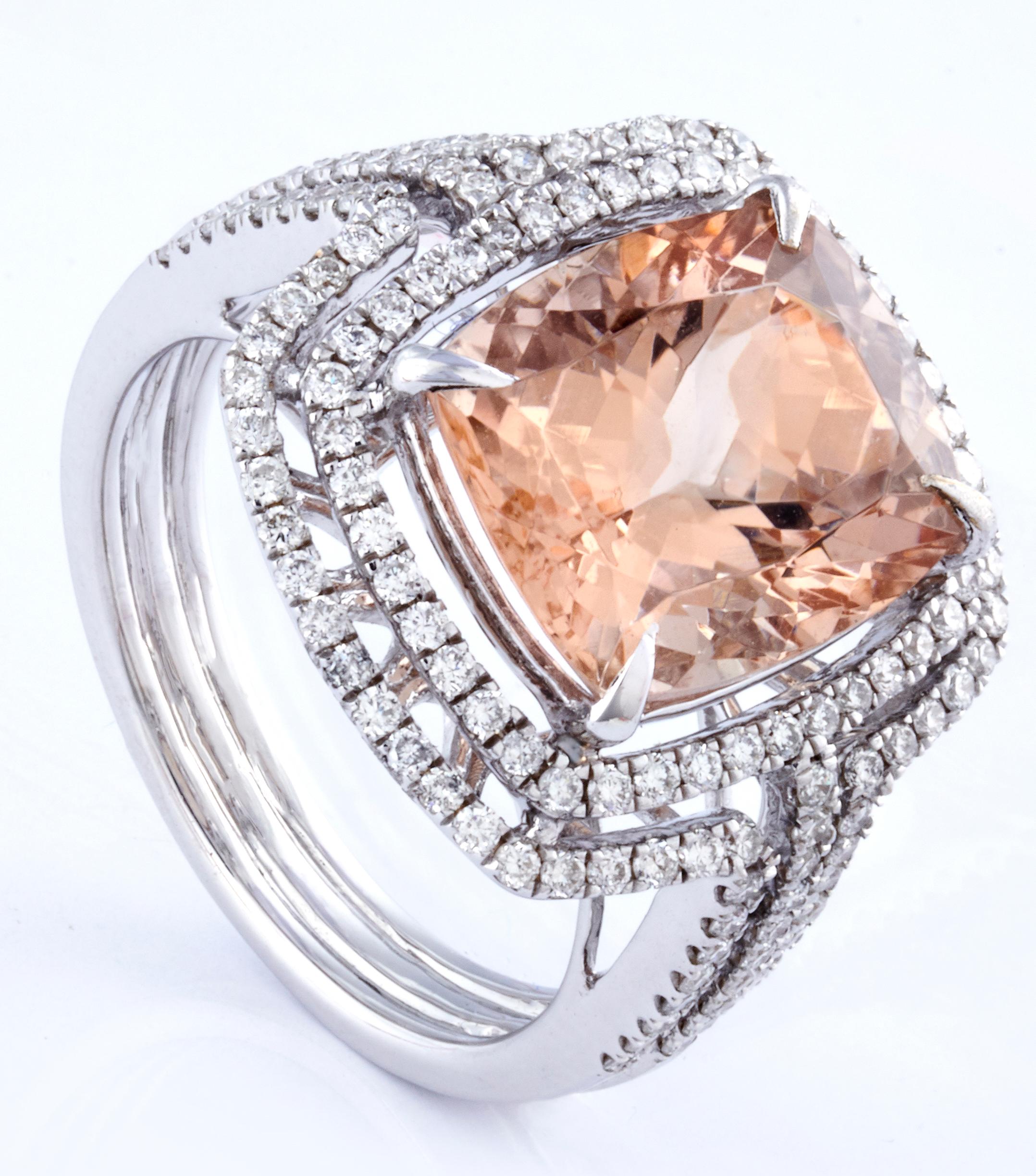 Round Cut Morganite Diamond Fashion Ring Set in 18 Karat White Gold 'VS/G Diamonds' For Sale
