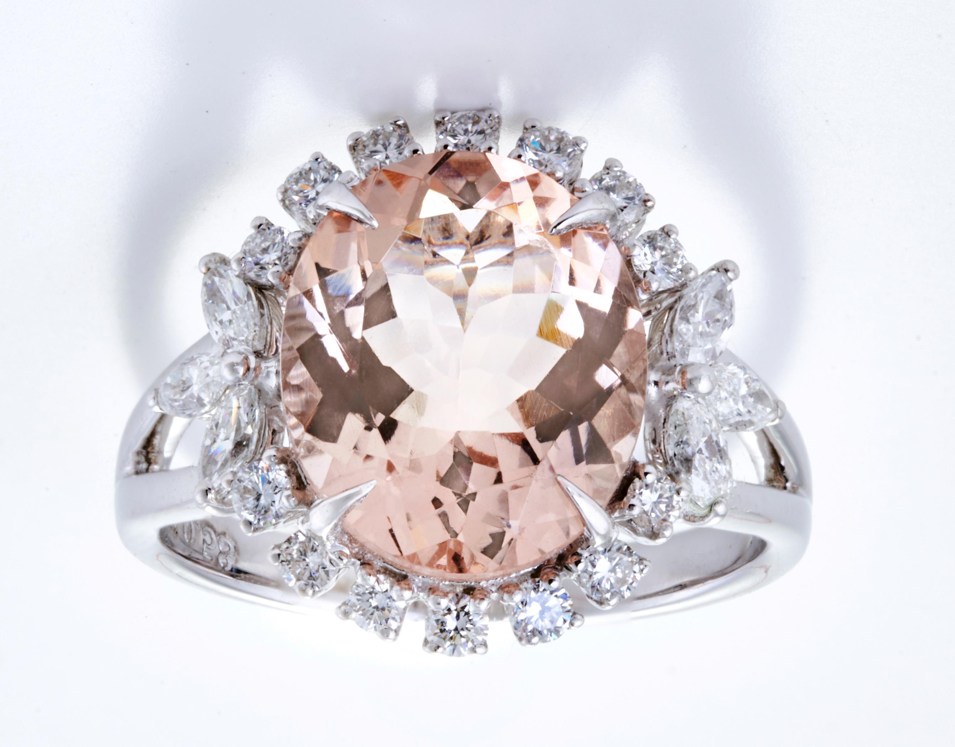 Morganite Diamond Fashion Ring Set in 18 Karat White Gold 'VS/G Diamonds' In New Condition For Sale In Mumbai, IN