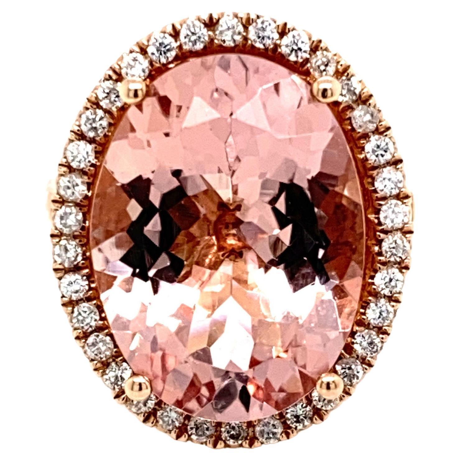 Bague de fiançailles en or rose 14 carats avec morganite et halo de diamants en vente