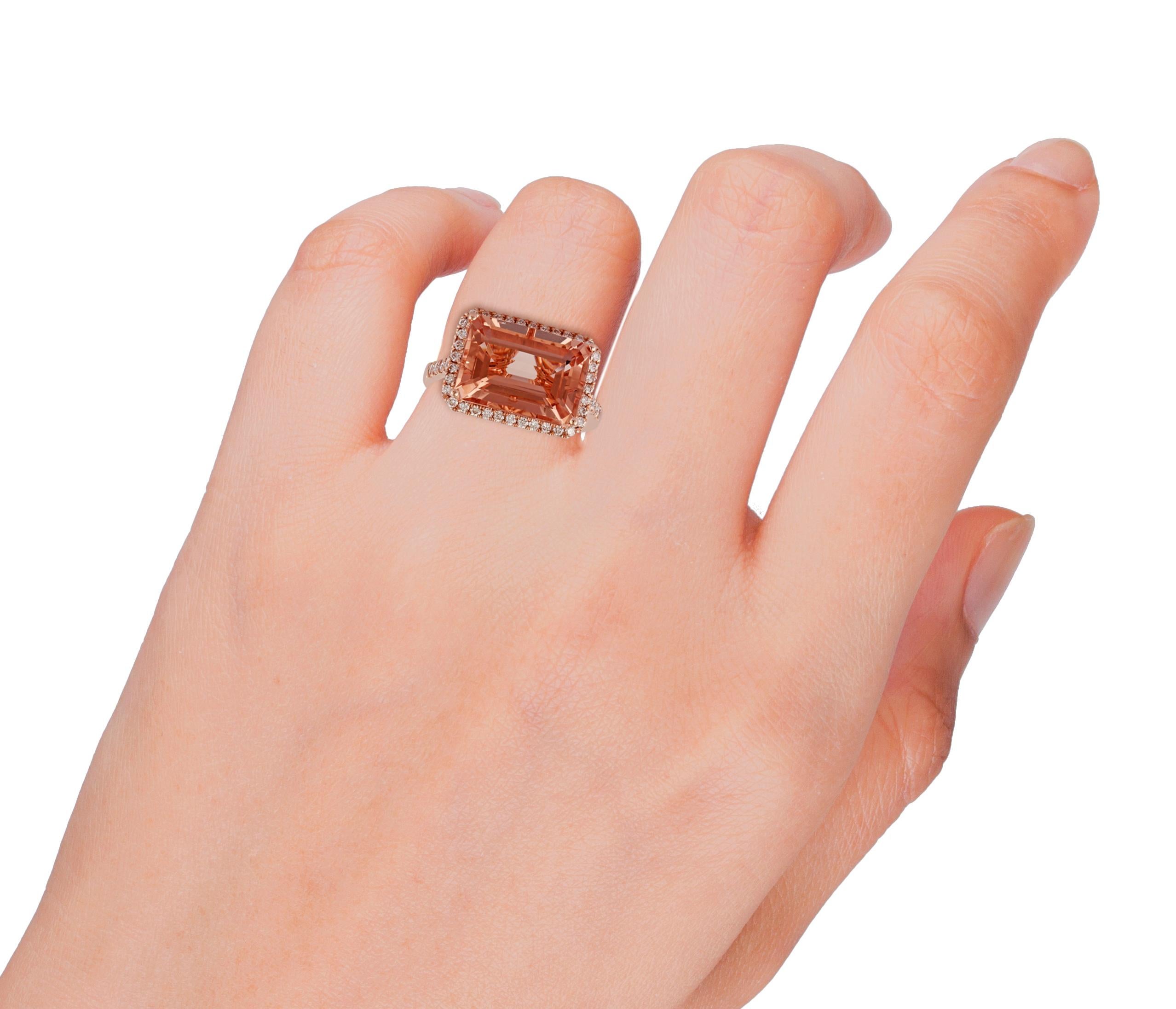 Morganite and Diamond Ring Studded in 18 Karat Rose Gold In New Condition In Jaipur, Rajasthan