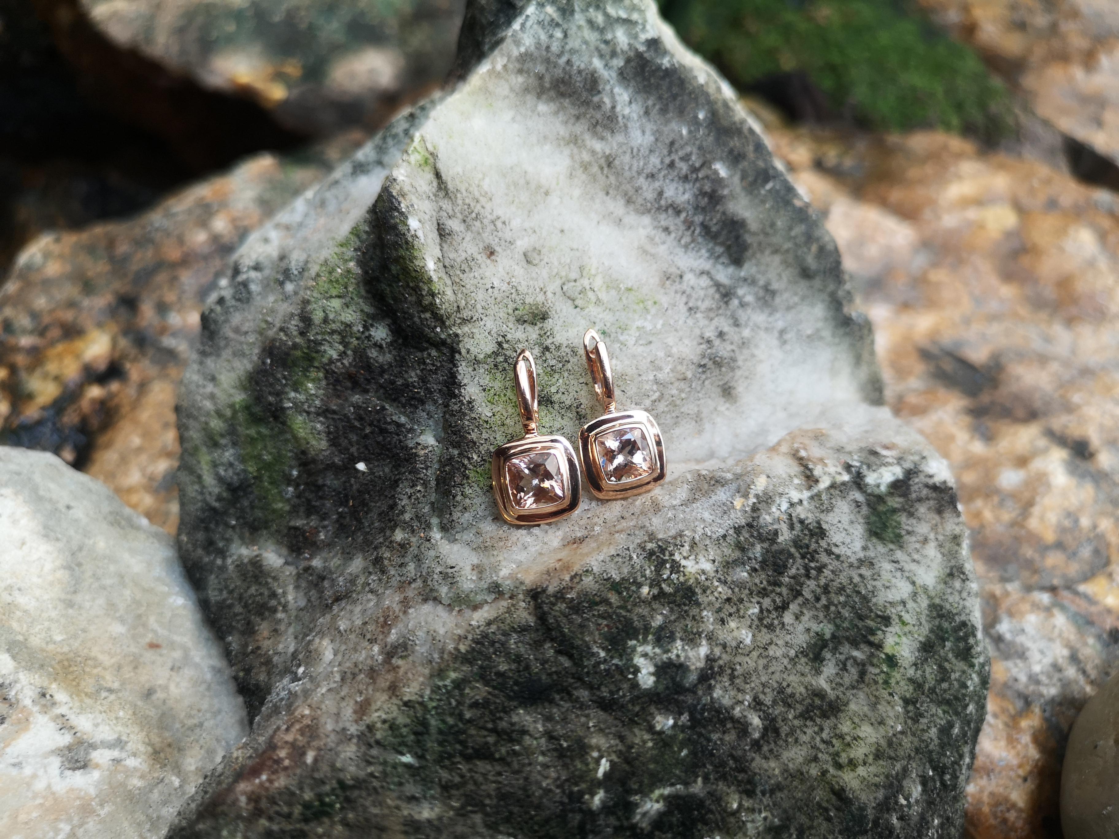Boucles d'oreilles en Morganite serties dans des montures en or rose 18 carats Neuf - En vente à Bangkok, TH