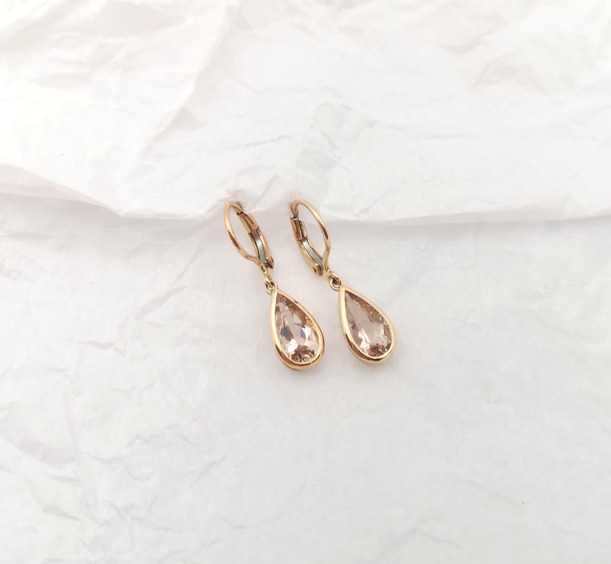 Morganite Earrings set in 18K Rose Gold Settings In New Condition For Sale In Bangkok, TH