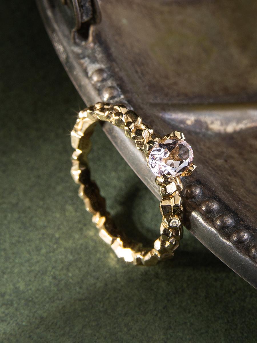 Morganite Gold Ring Crystals Oval Cut Gem Pink Beryl Unisex Engagement In New Condition In Berlin, DE