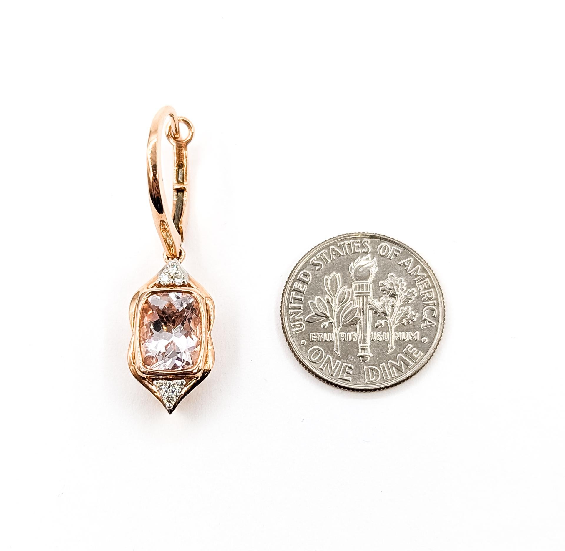 Contemporaneo Orecchini pendenti a leva con morganite in oro rosa 14k in vendita