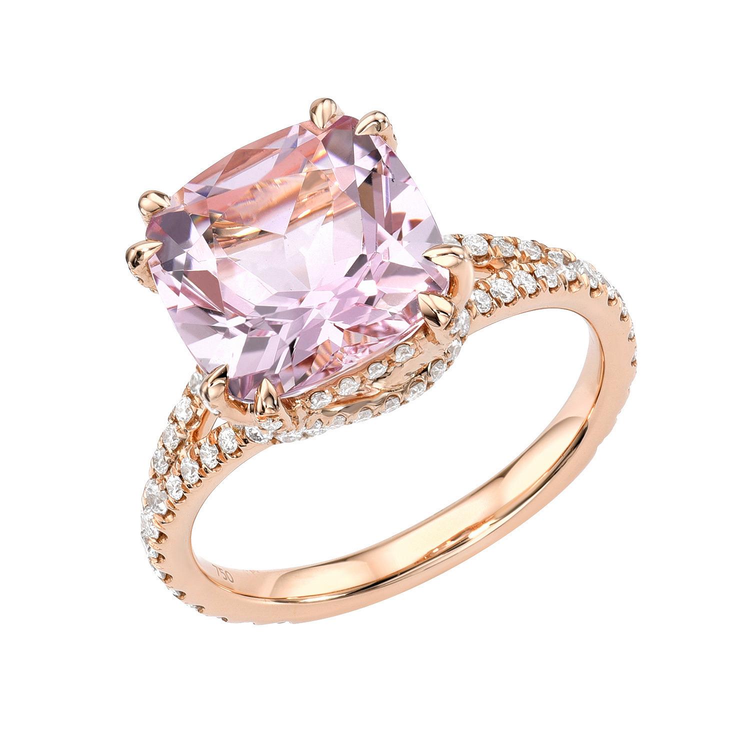 Spectacular 3.90 carat Morganite cushion, 18K rose gold ring, decorated with a total of 0.63 carat round brilliant diamonds.
Ring size 6.5. Resizing is complementary upon request.
Returns are accepted and paid by us within 7 days of
