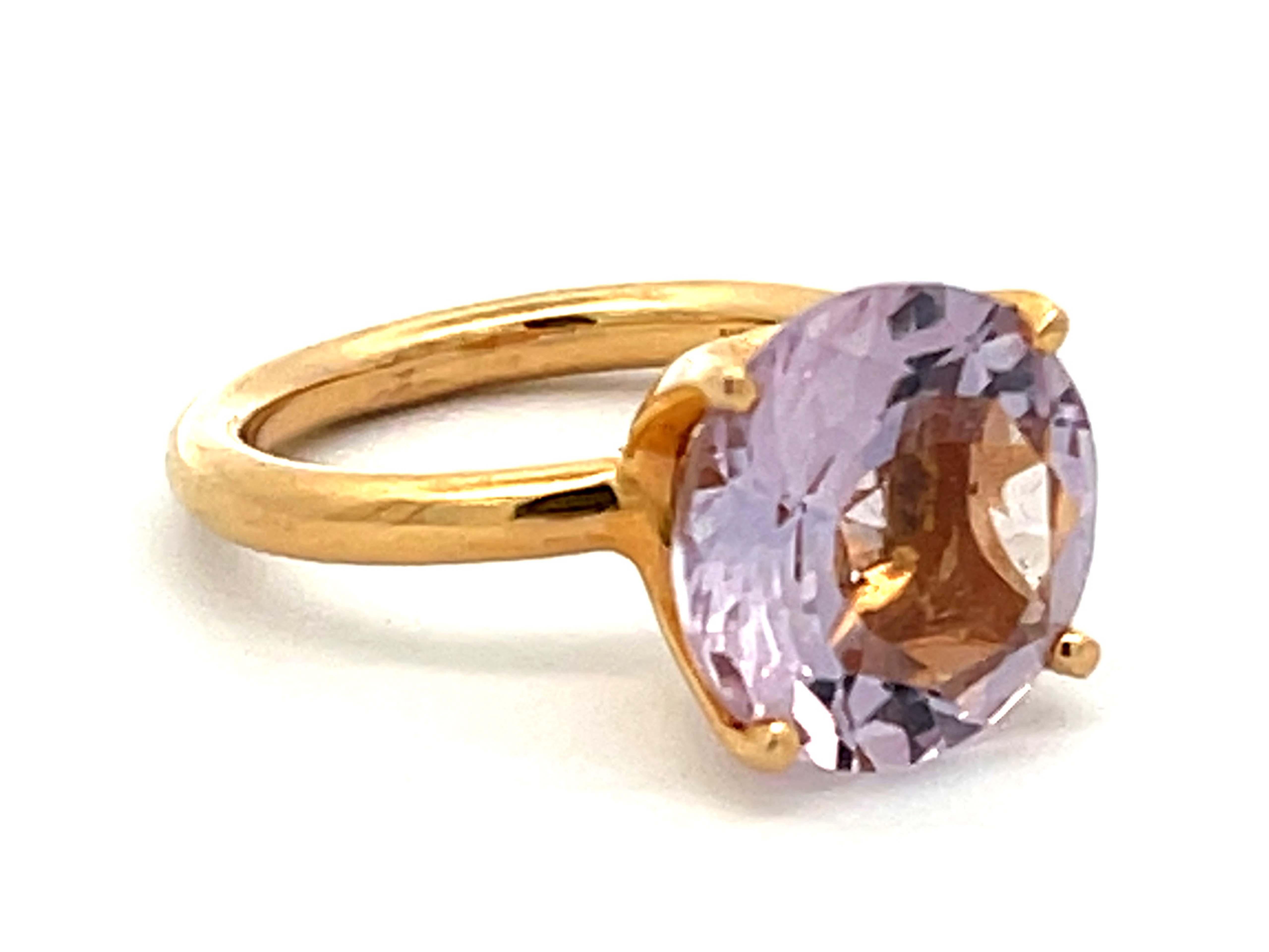 Round Cut Morganite Ring in 18Karat Yellow Gold For Sale