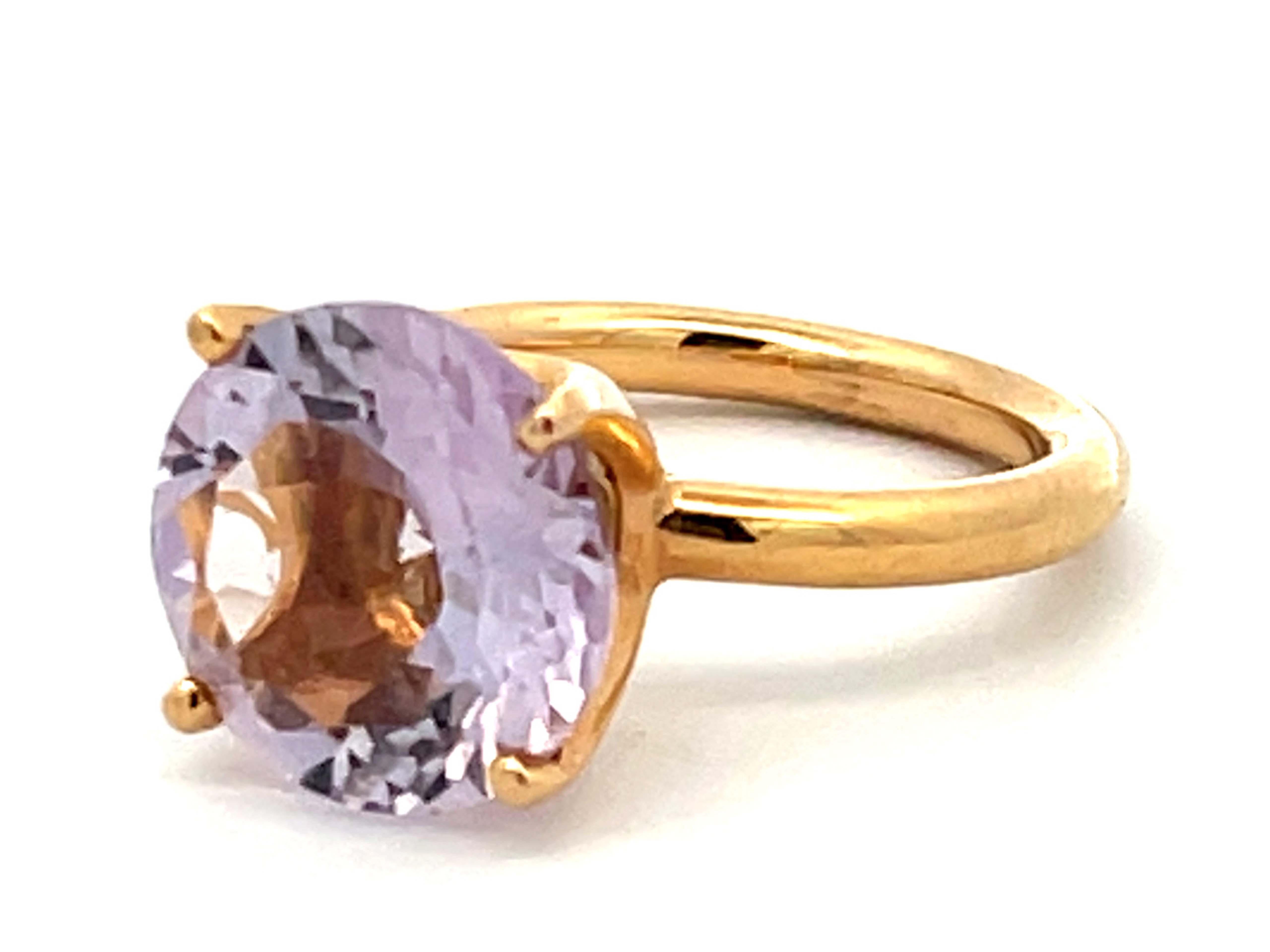Morganite Ring in 18Karat Yellow Gold In Excellent Condition For Sale In Honolulu, HI