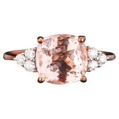 Anello di morganite con diamanti da 2,43 carati in oro rosa 9K