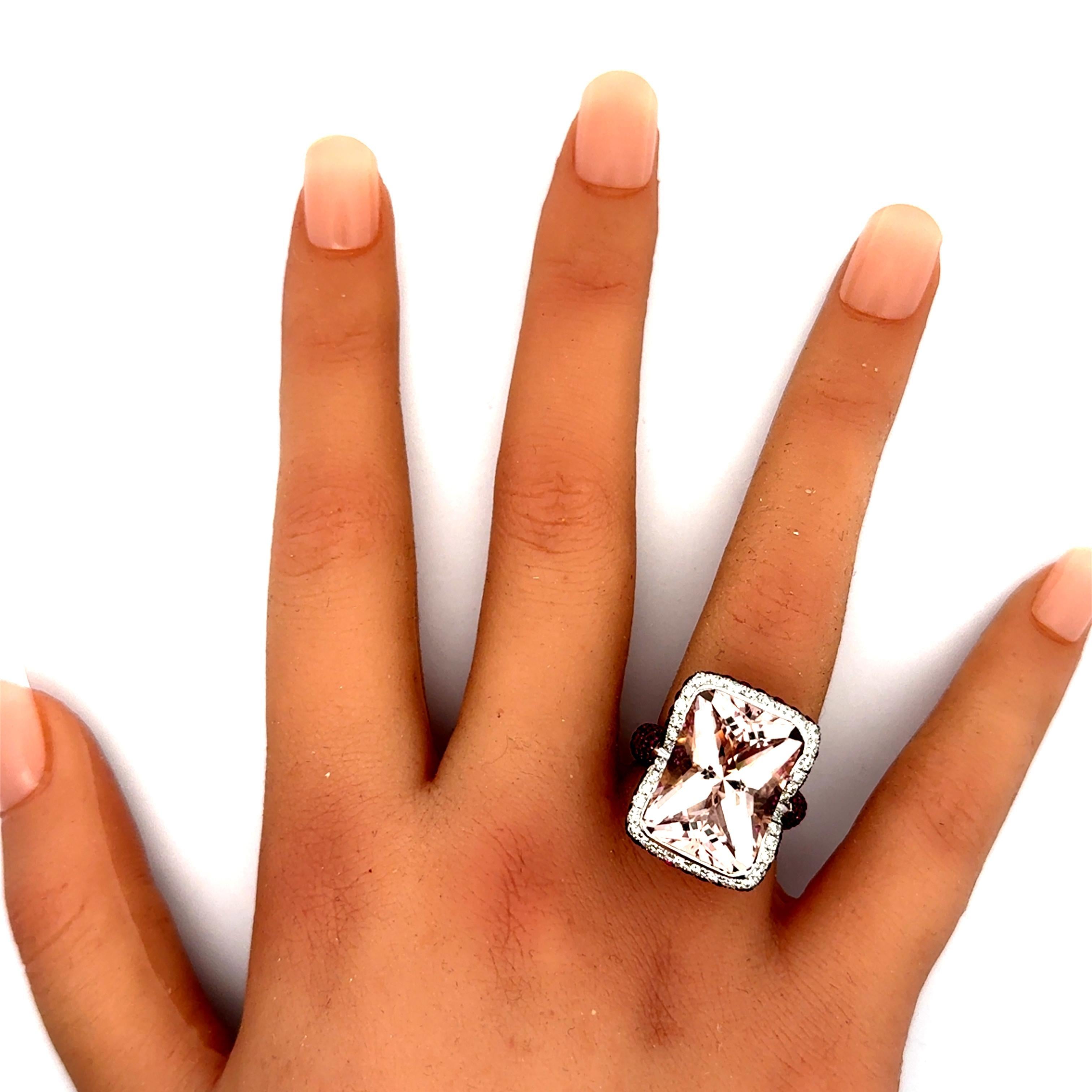Anello da cocktail con rubino e diamante in oro bianco 18 ct. in vendita 2