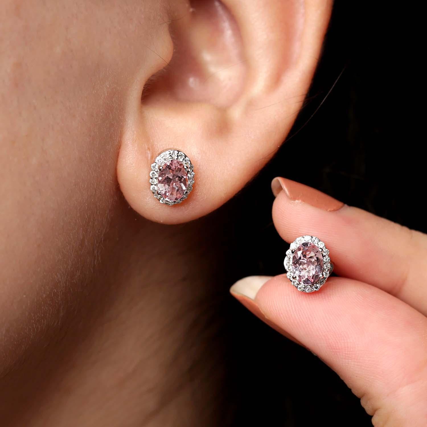 Morganite Stud Earrings with Diamond in 18Karat Gold In New Condition For Sale In jaipur, IN