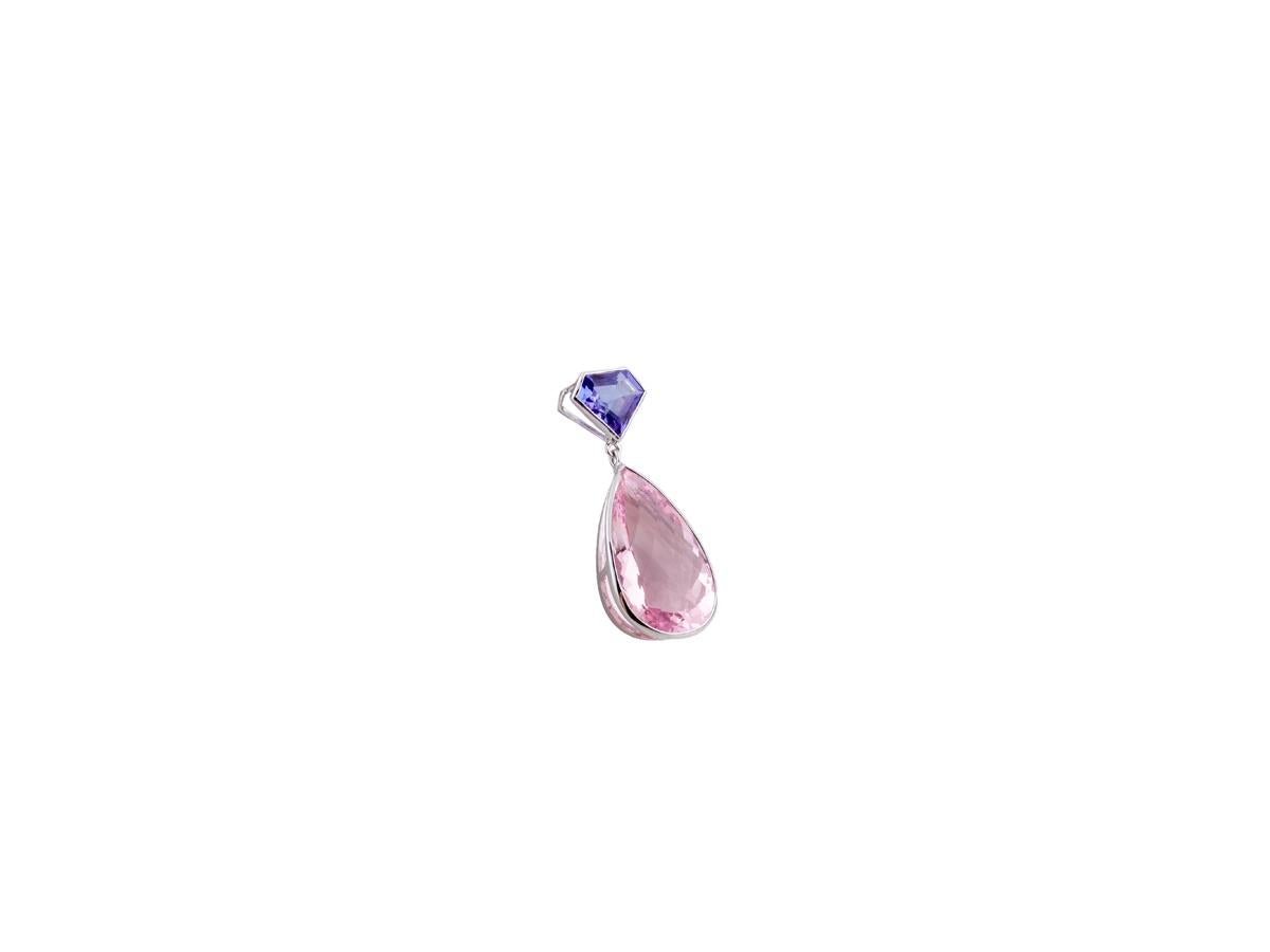 18k white gold
1 Tanzanite 1.76 ct
1 drop of morganite 11,92ct
length 30 mm