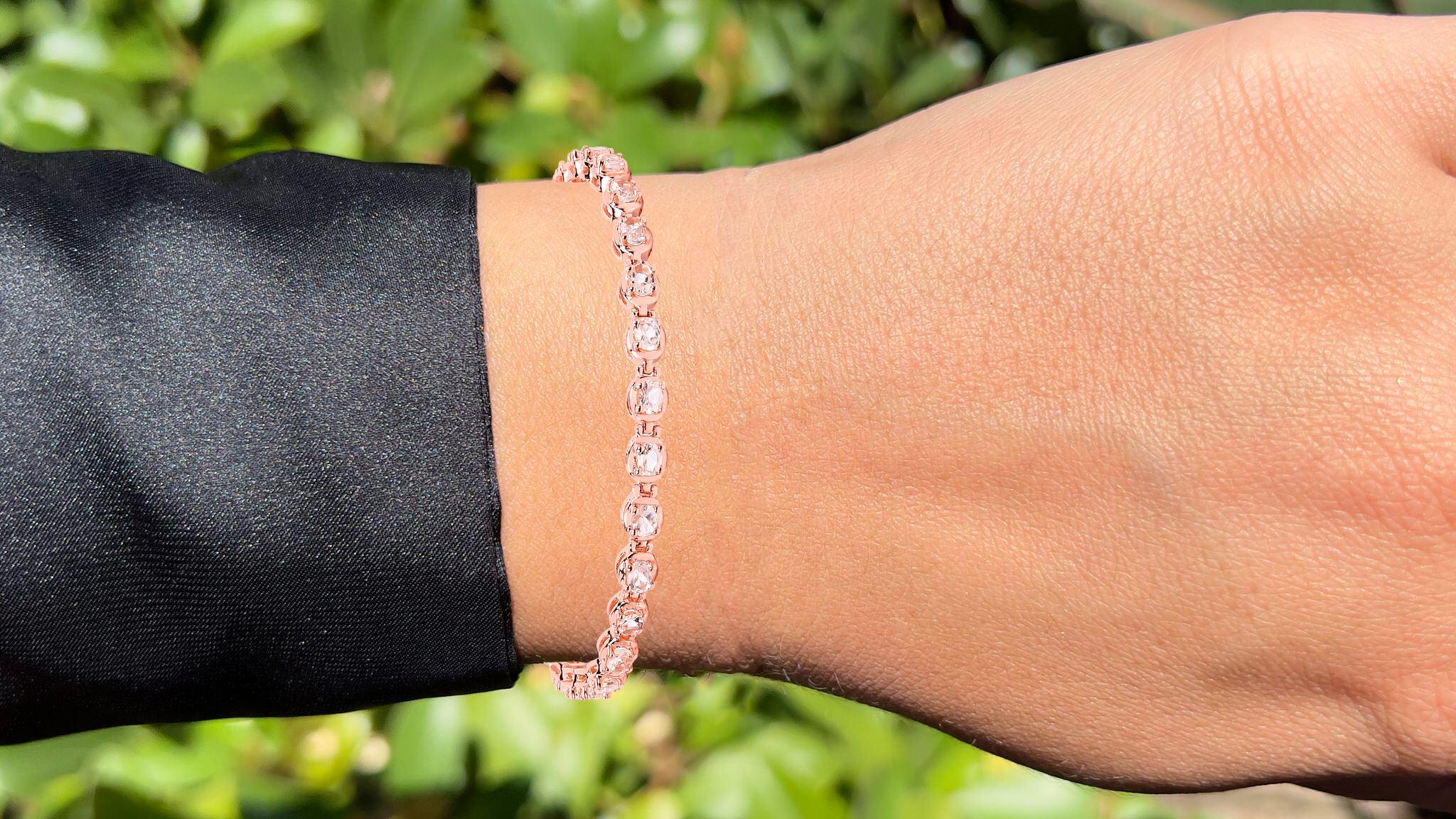 It comes with the Gemological Appraisal by GIA GG/AJP
All Gemstones are Natural
25 Morganites = 3.74 Carats
Metal: 18K Rose Gold Plated Sterling Silver
Length: 7.5 Inches