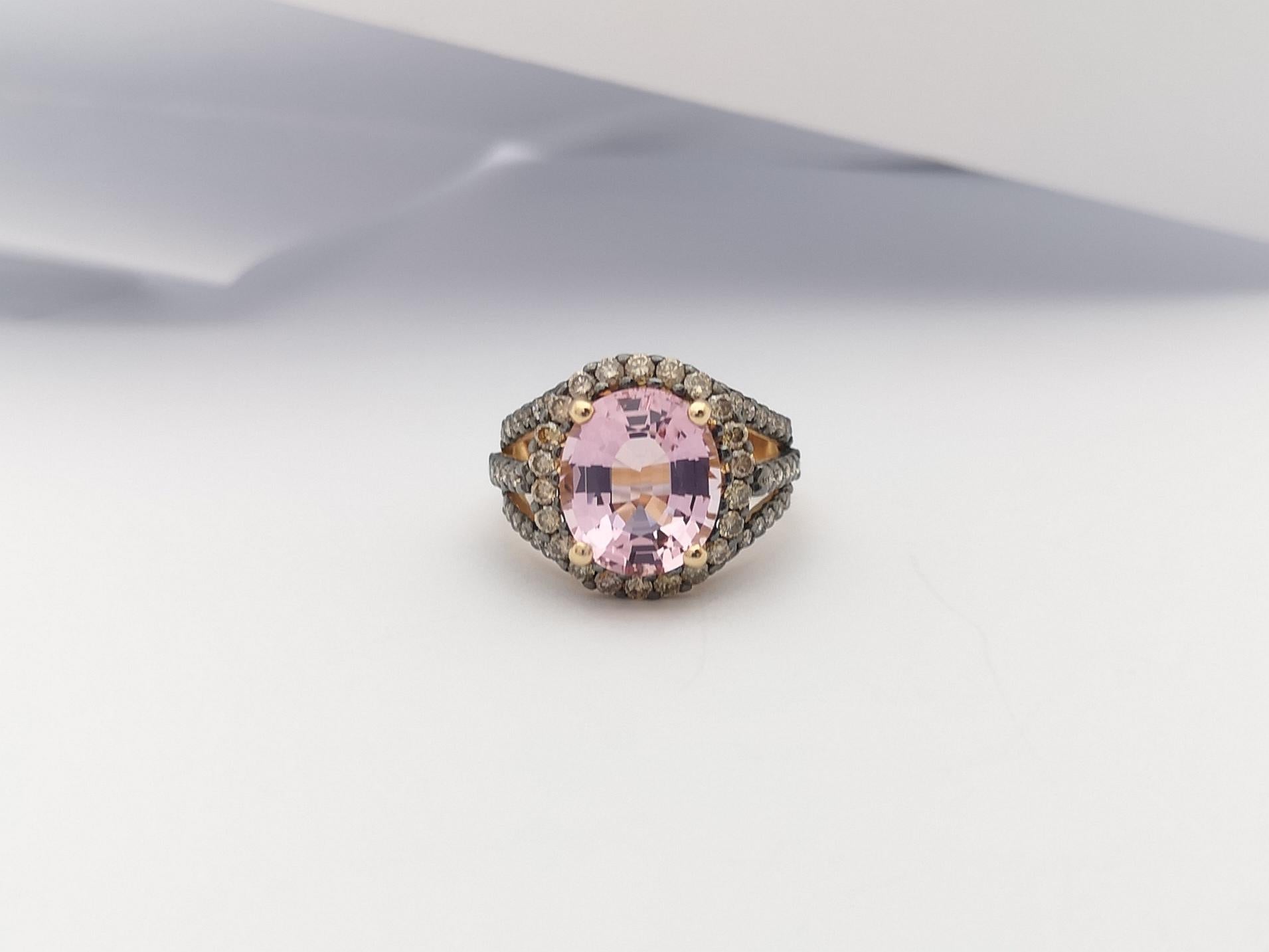 Morganite with Brown Diamond Ring Set in 18 Karat Rose Gold Settings For Sale 2