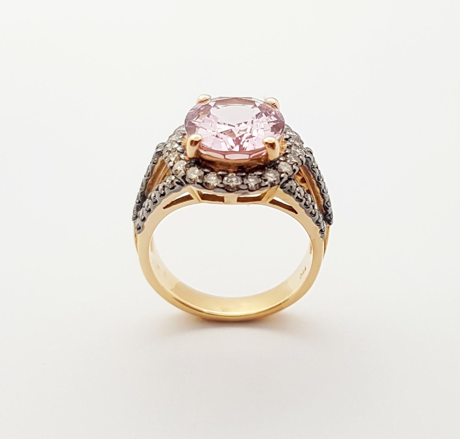Morganite with Brown Diamond Ring Set in 18 Karat Rose Gold Settings In New Condition For Sale In Bangkok, TH