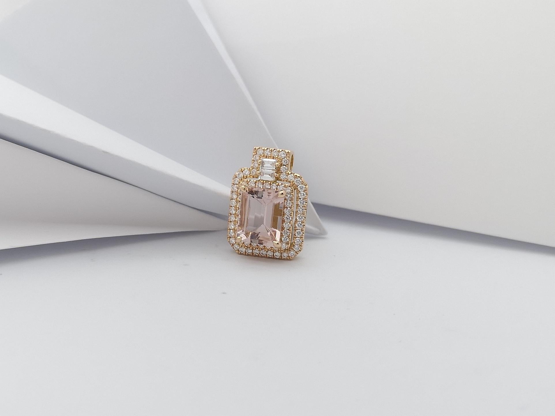 Donna Ciondolo con Morganite e diamanti incastonati in oro rosa 18 carati in vendita