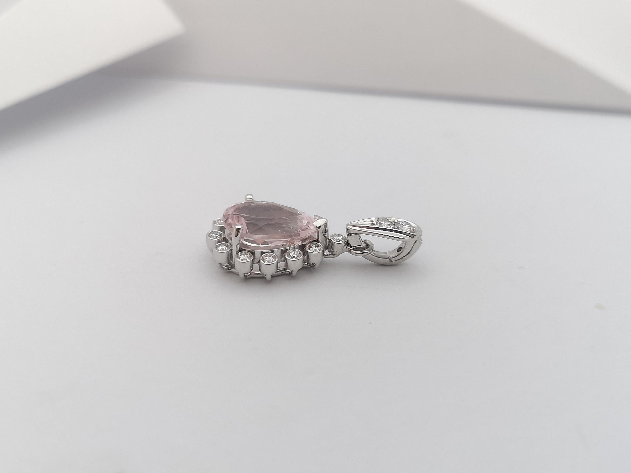 Morganite with Diamond Pendant Set in 18 Karat White Gold Settings In New Condition For Sale In Bangkok, TH