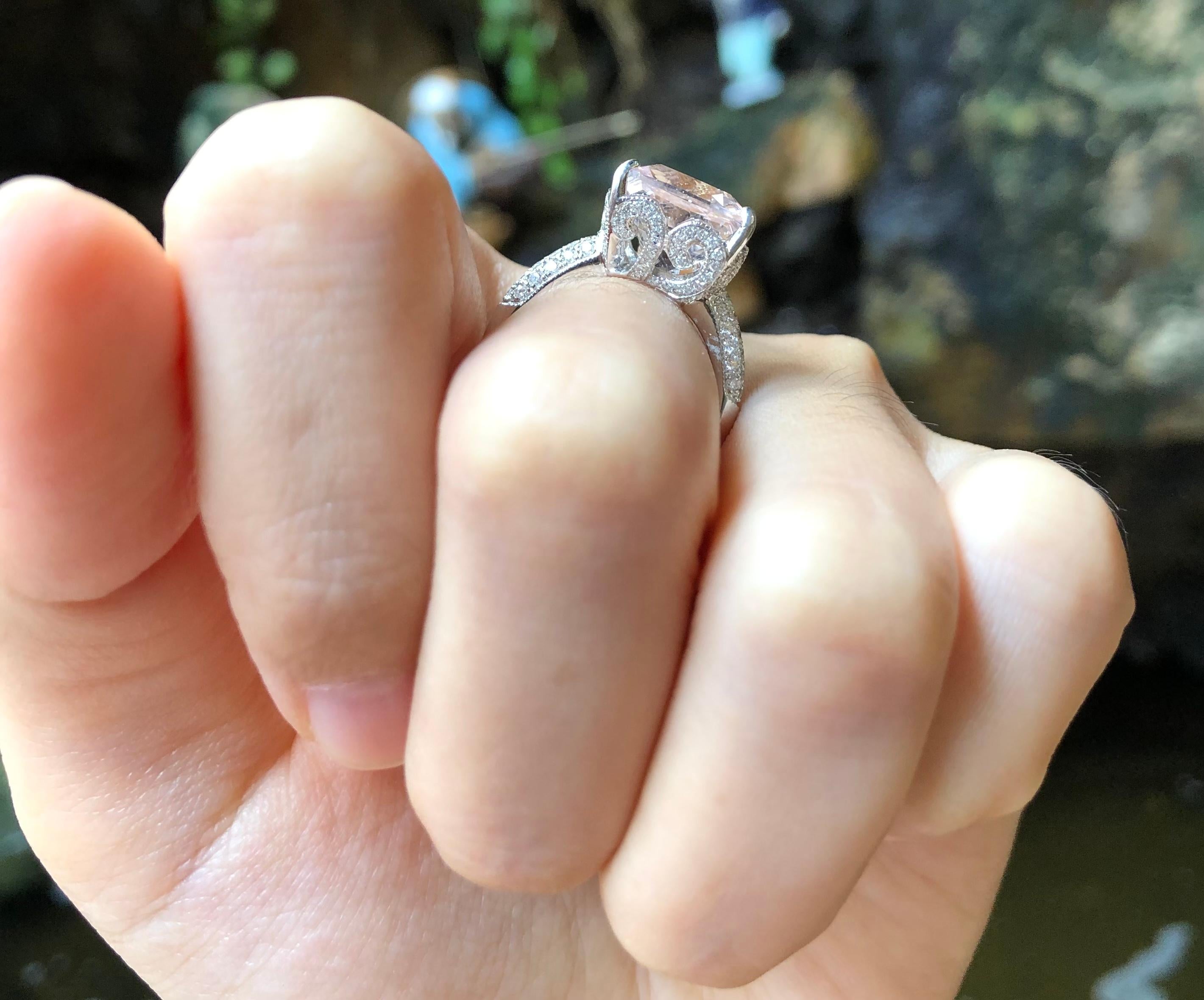 Contemporary Morganite with Diamond Ring Set in 18 Karat White Gold Settings For Sale