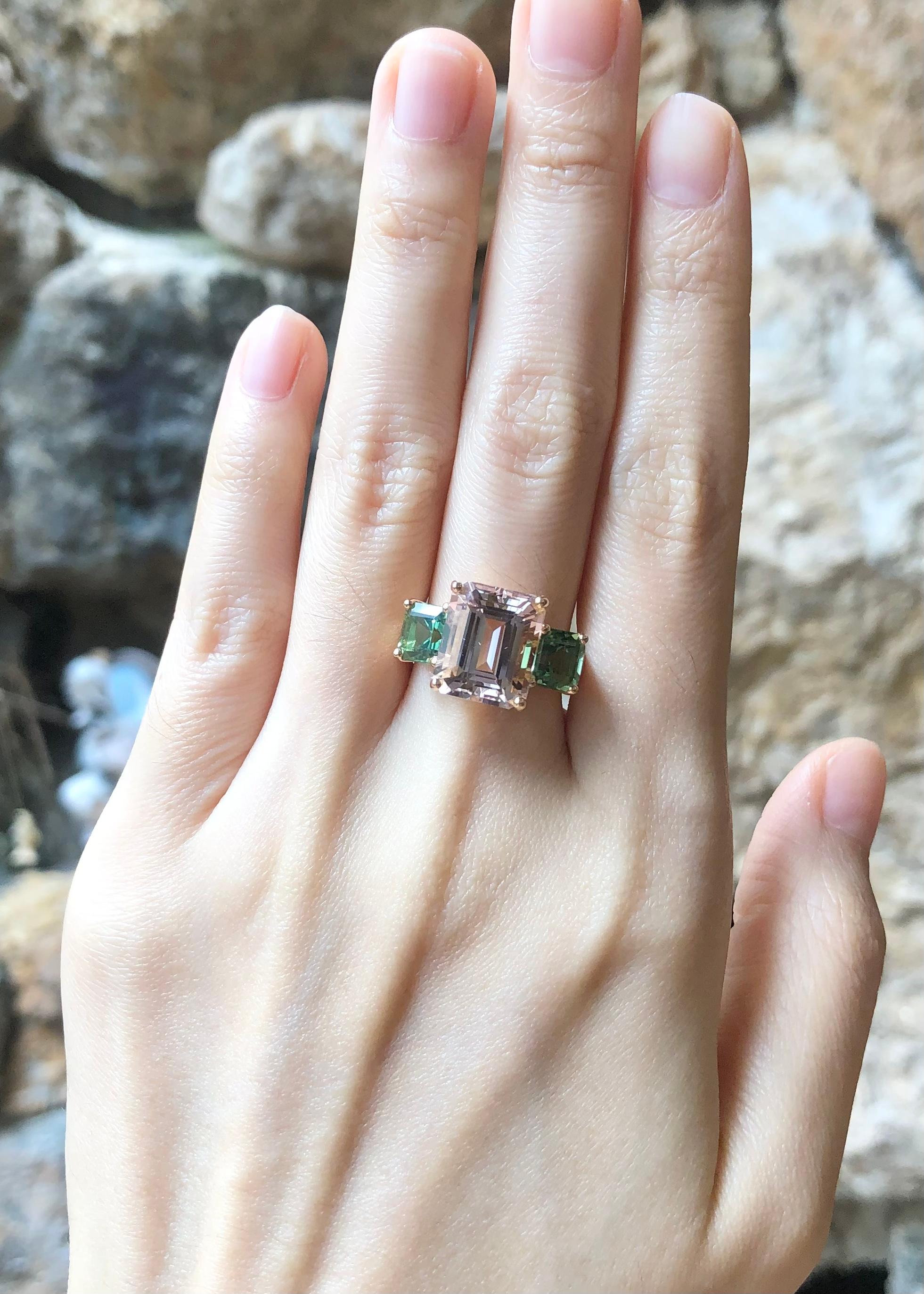 Morganite with Green Tourmaline Ring set in 18K Rose Gold Settings In New Condition For Sale In Bangkok, TH