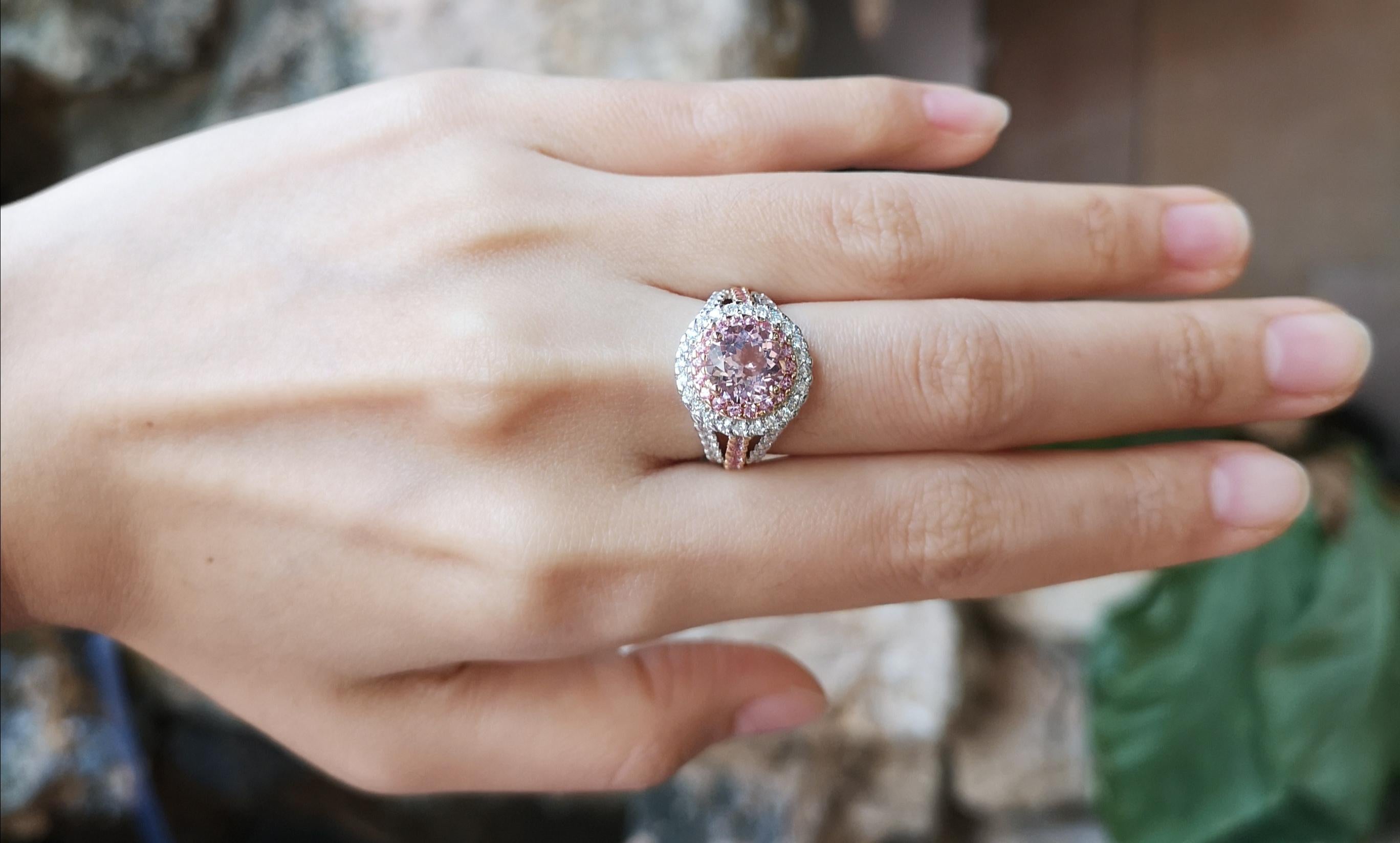 Taille ronde Bague en or blanc 18 carats avec Morganite, saphir rose et diamants en vente