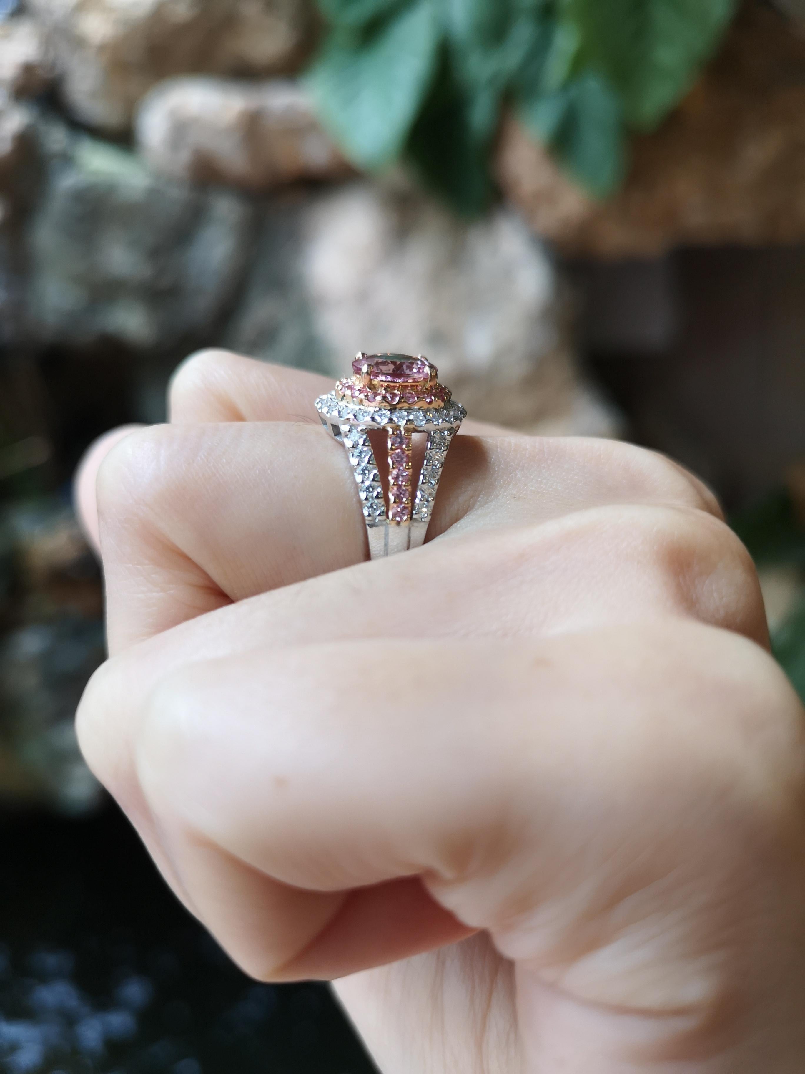 Bague en or blanc 18 carats avec Morganite, saphir rose et diamants Pour femmes en vente