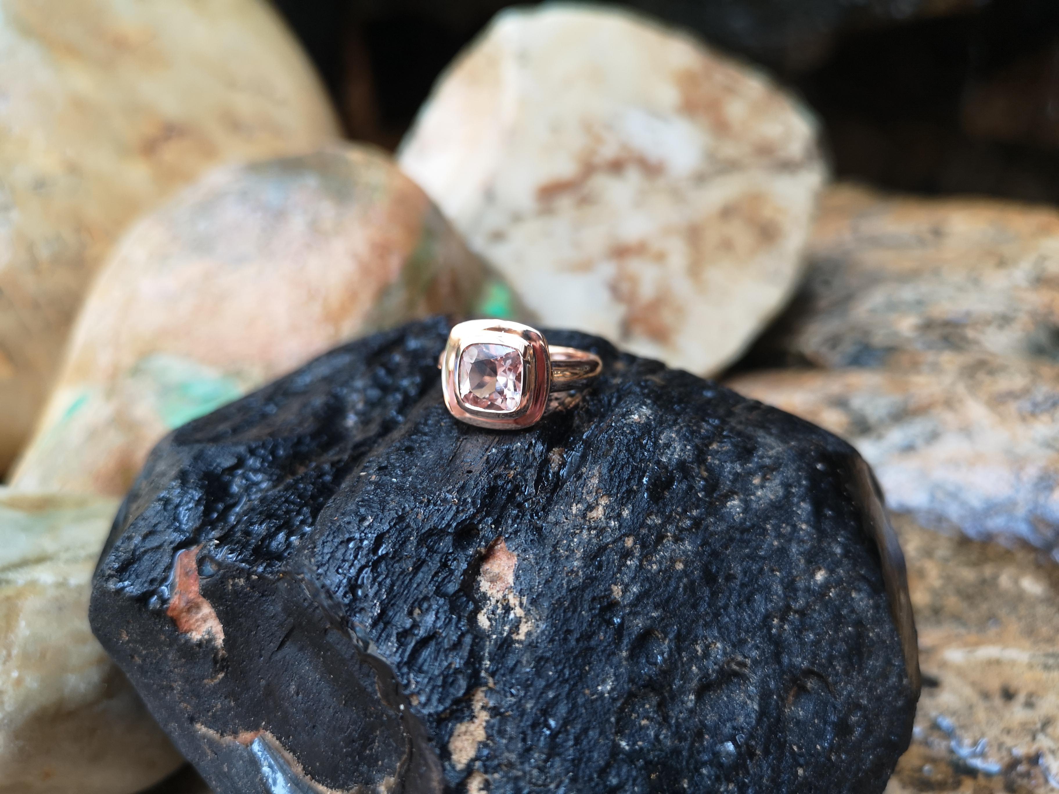 Morganite 2.04 carats Ring set in 18 Karat Rose Gold Settings

Width: 1.4 cm
Length: 1.4 cm 
Ring Size: 52

