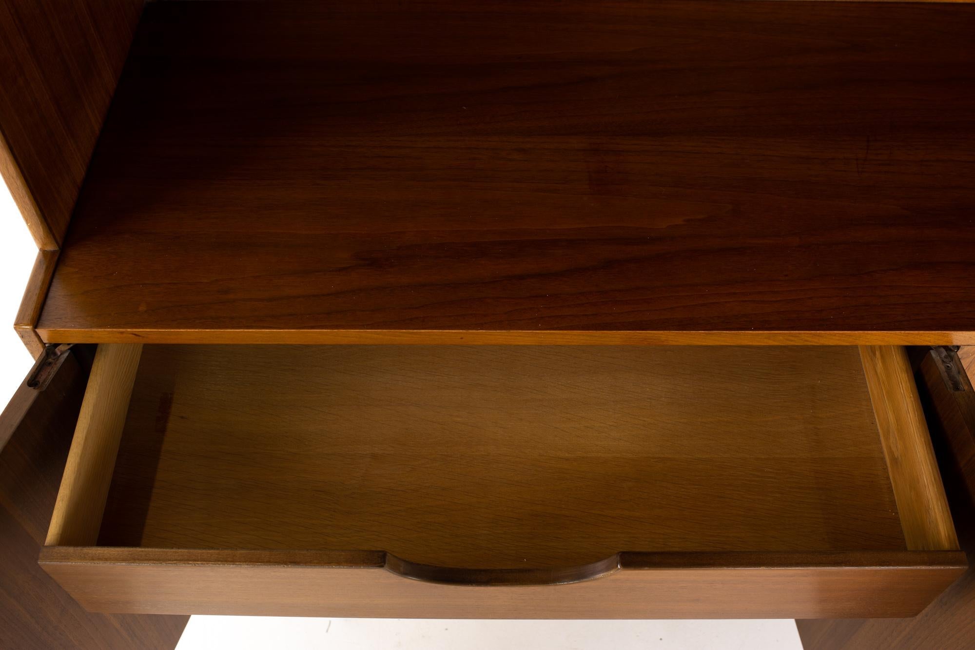 Morganton Mid Century Walnut China Cabinet 8