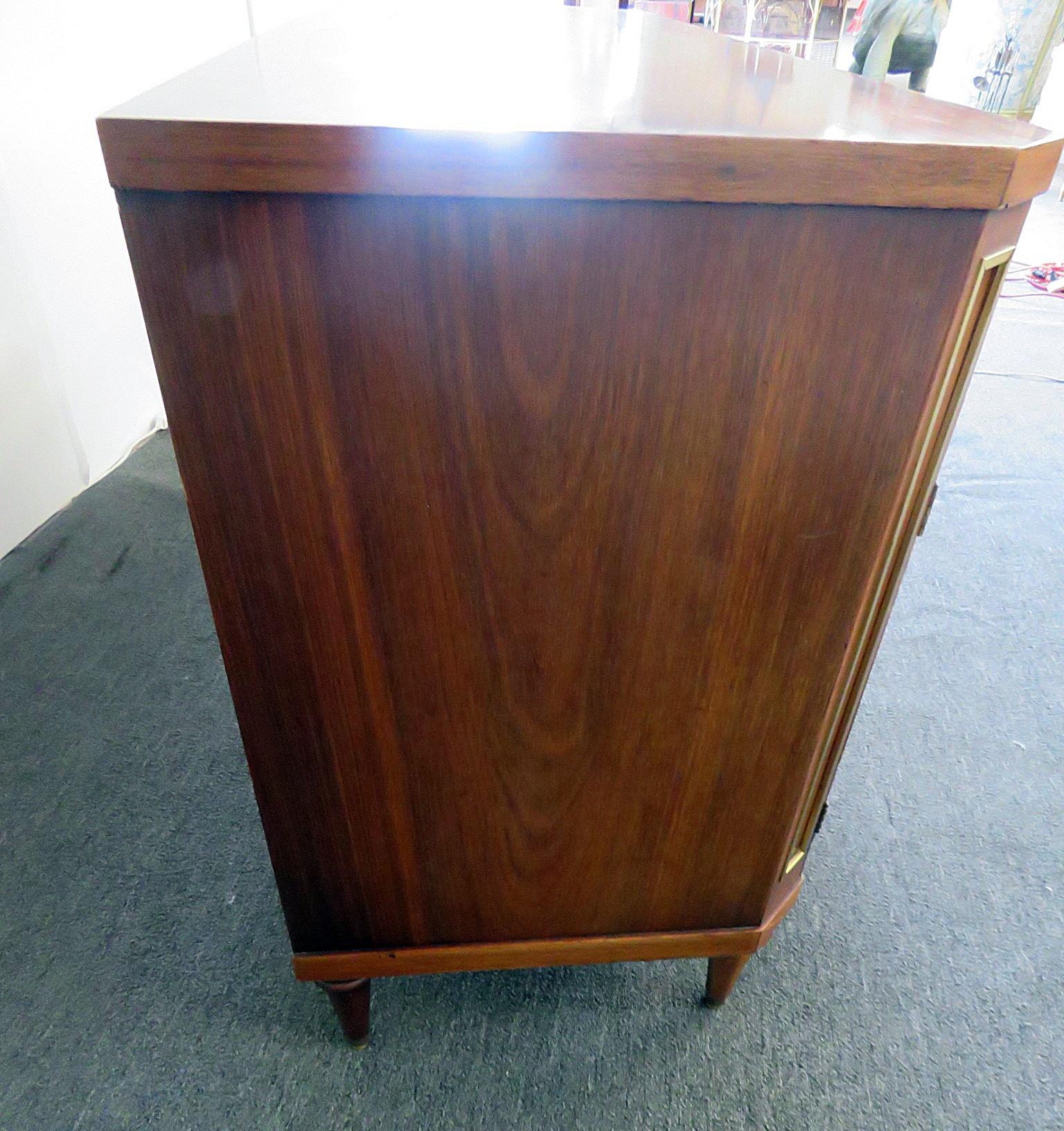 Morganton Regency Style Server In Good Condition In Swedesboro, NJ