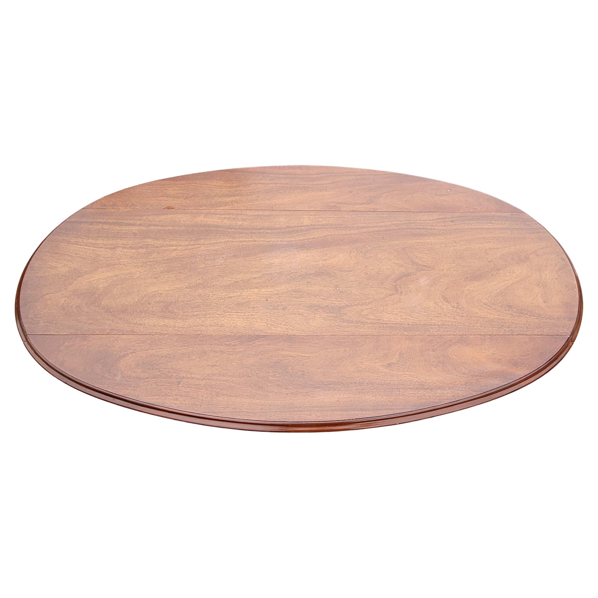 A Morganton Tidewater Collection large oval pure mahogany dropleaf cocktail table with Queen Anne style feet. Measures 60
