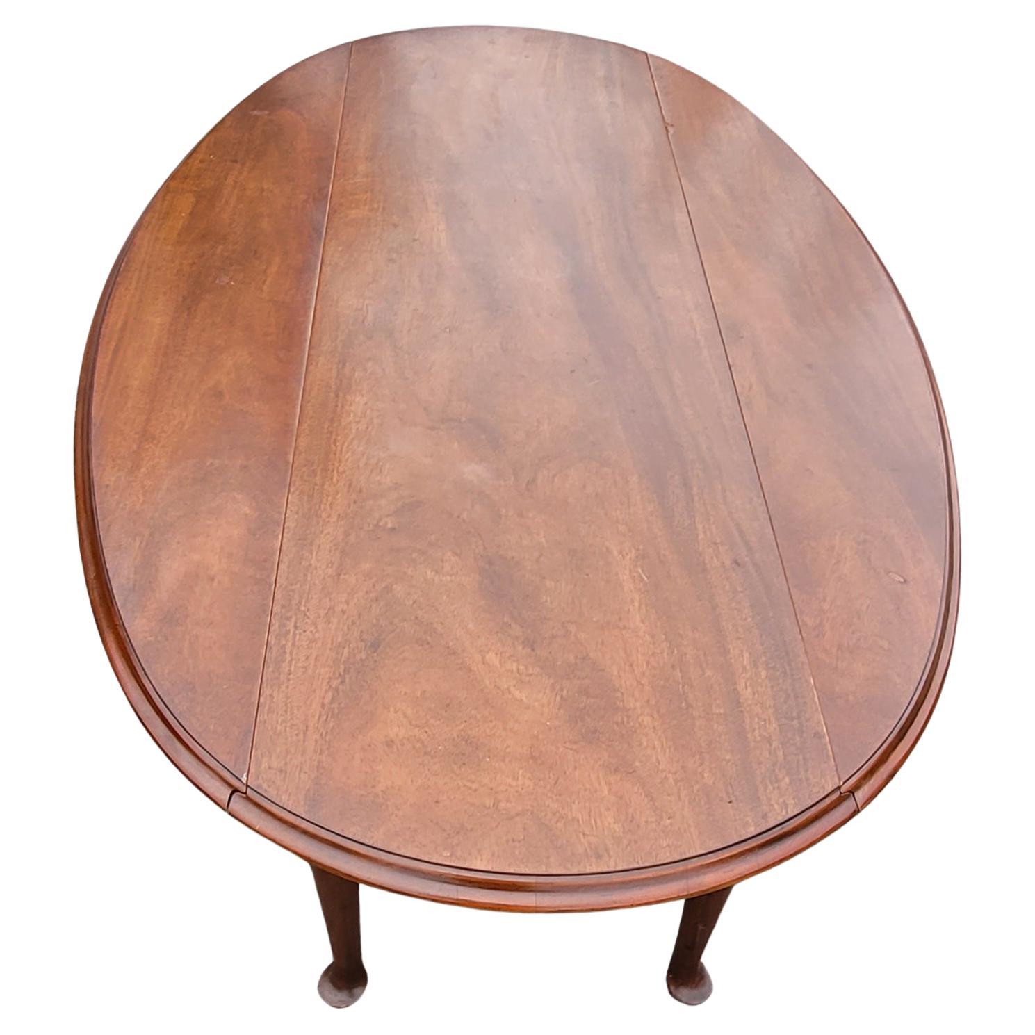 American Morganton Tidewater Collection Large Oval Mahogany Dropleaf Cocktail Table For Sale