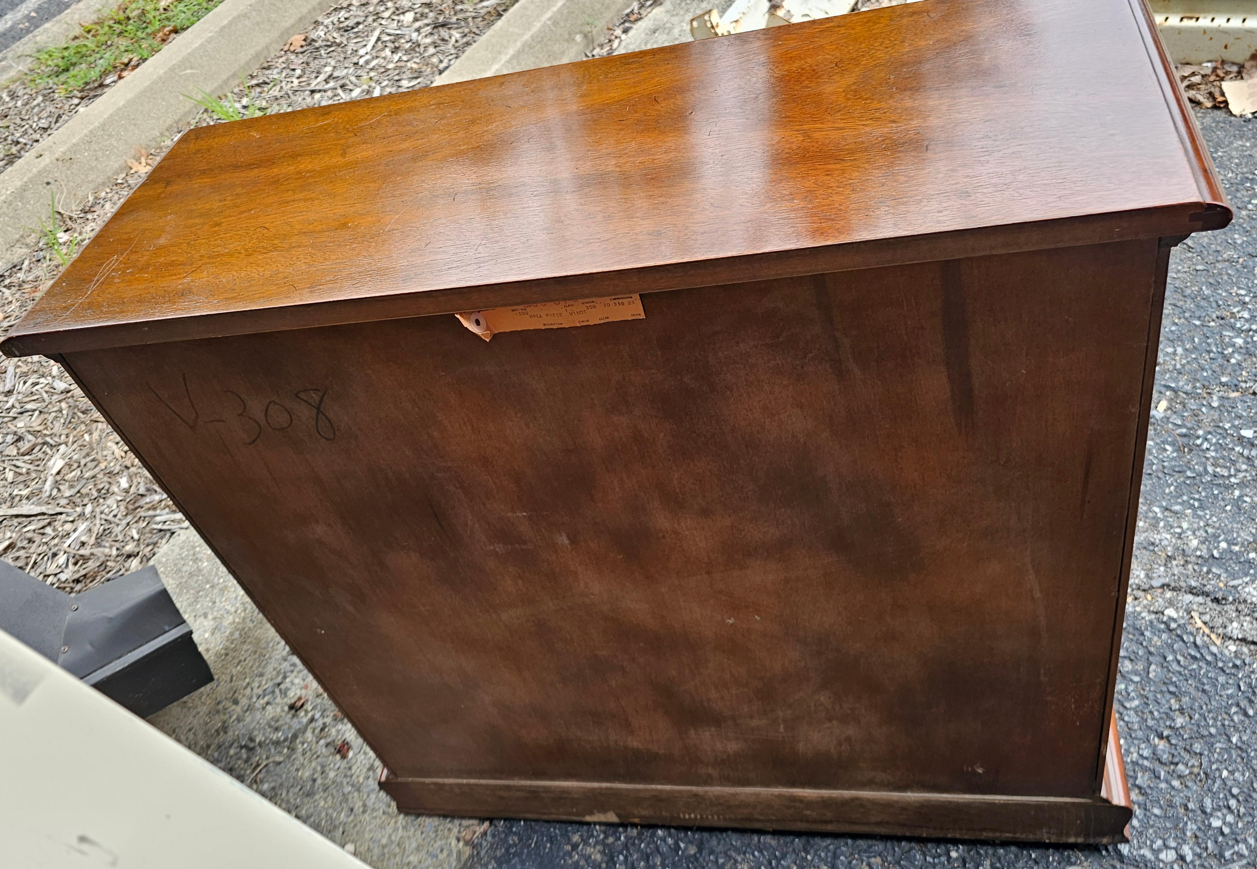 Armario Auxiliar de Caoba de la Colección Morganton Tidewater en venta 1