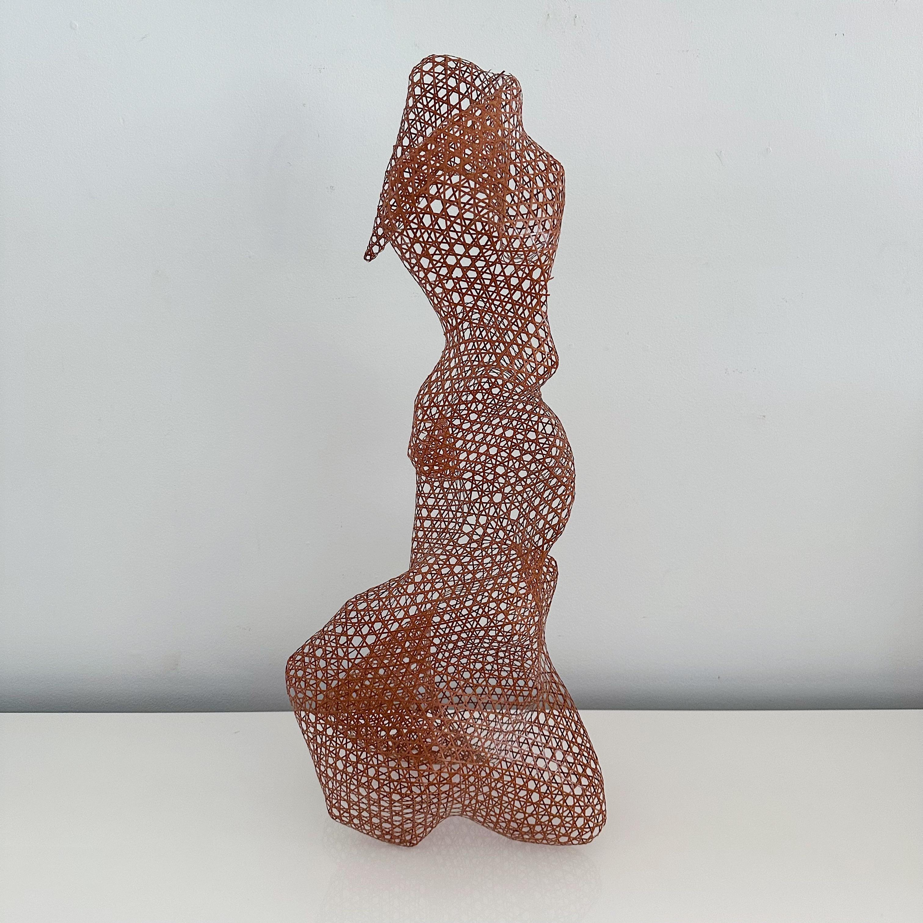 Freiformige organische figurale Rattan-Skulptur von Morigami Jin (japanisch, geboren 1955) im Zustand „Gut“ im Angebot in West Palm Beach, FL
