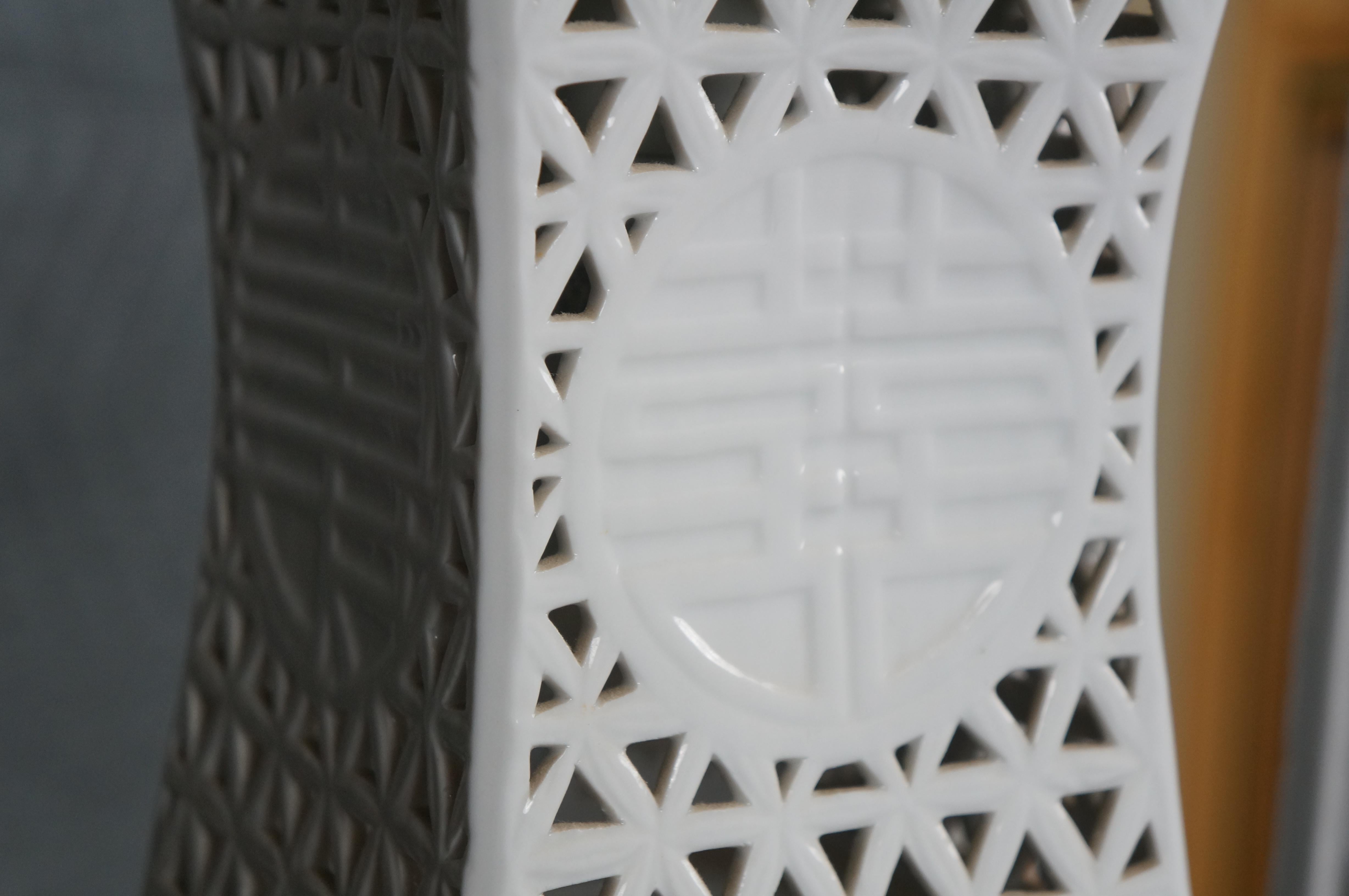 Morihiro Sangyo Blanc de Chine Chinoiserie Ciondolo Swag Light Lanterna Lampadario in vendita 4