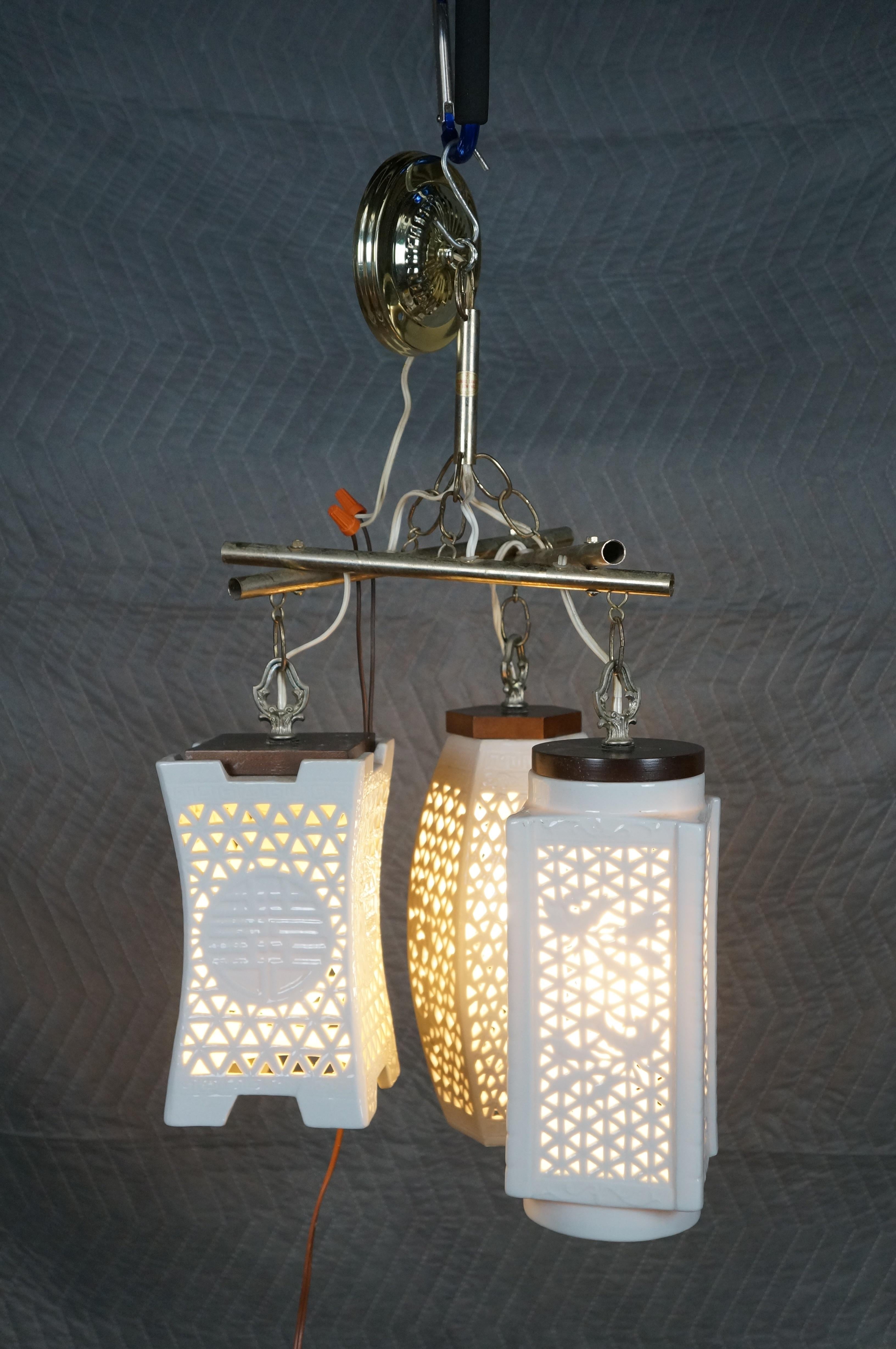 Morihiro Sangyo Blanc de Chine Chinoiserie Ciondolo Swag Light Lanterna Lampadario in vendita 5