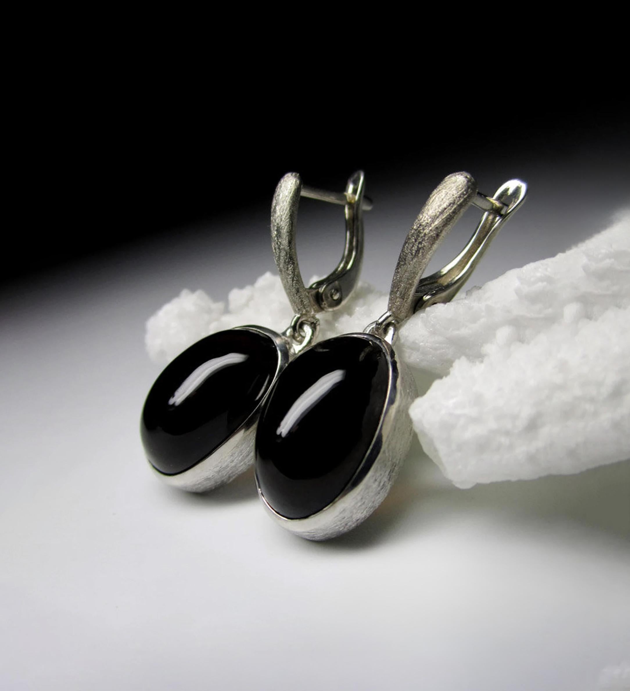 Scratched silver earrings with natural Morion black Quartz
stone measurements - 0.35 х 0.39 х 0.59 in / 9 х 10 х 15 mm
stone weight - 25 carats
earrings weight - 9.81 grams
earrings height - 1.3 in / 33 mm