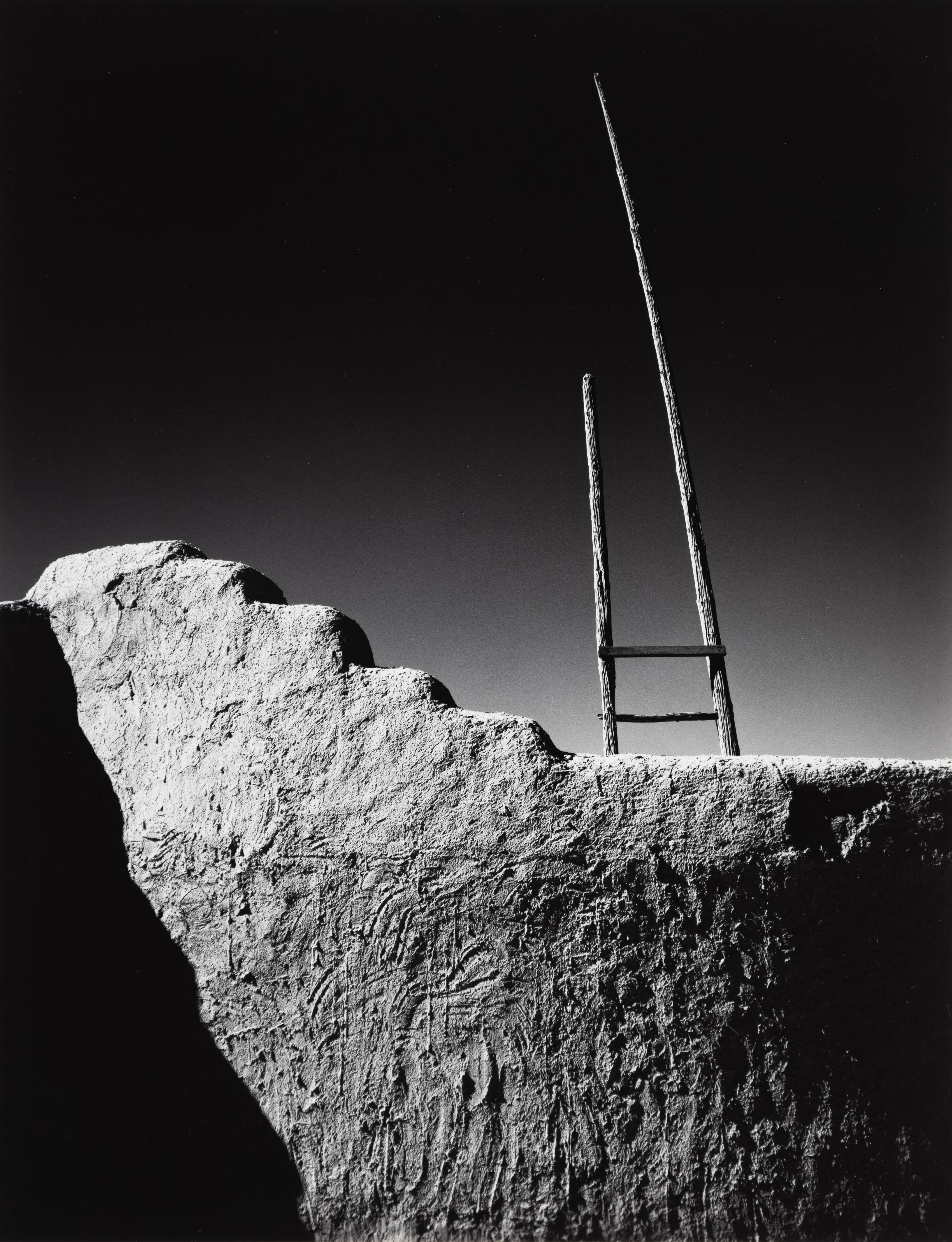 Kiva, San Ildefonse, Kiva – Photograph von Morley Baer