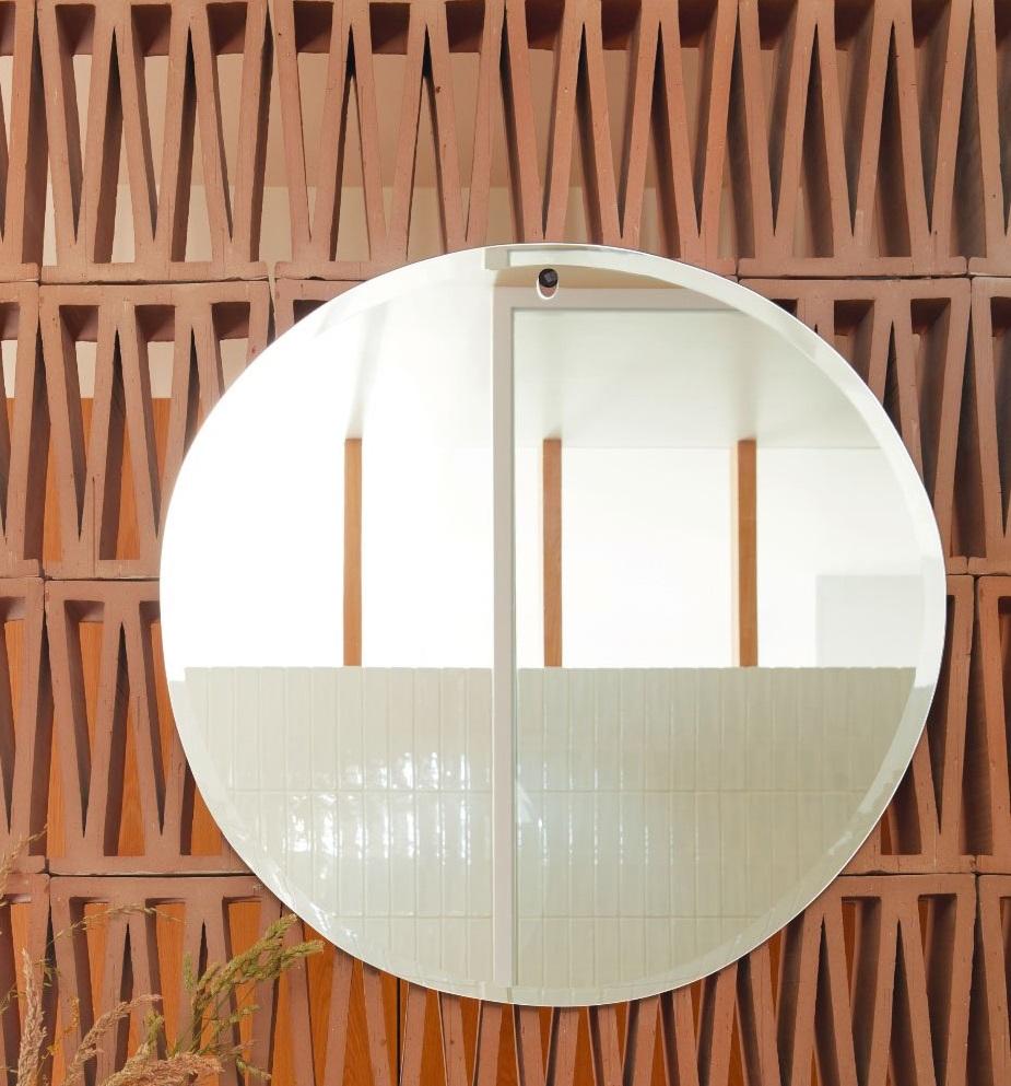 Miroir Morning Bevelled 11 par M Nuance
Pièce unique.
Dimensions : Ø 70 x H 67,5 cm : Ø 70 x H 67,5 cm. 
MATERIAL : Miroirs écologiques de haute qualité (100 % verre).

La marque 