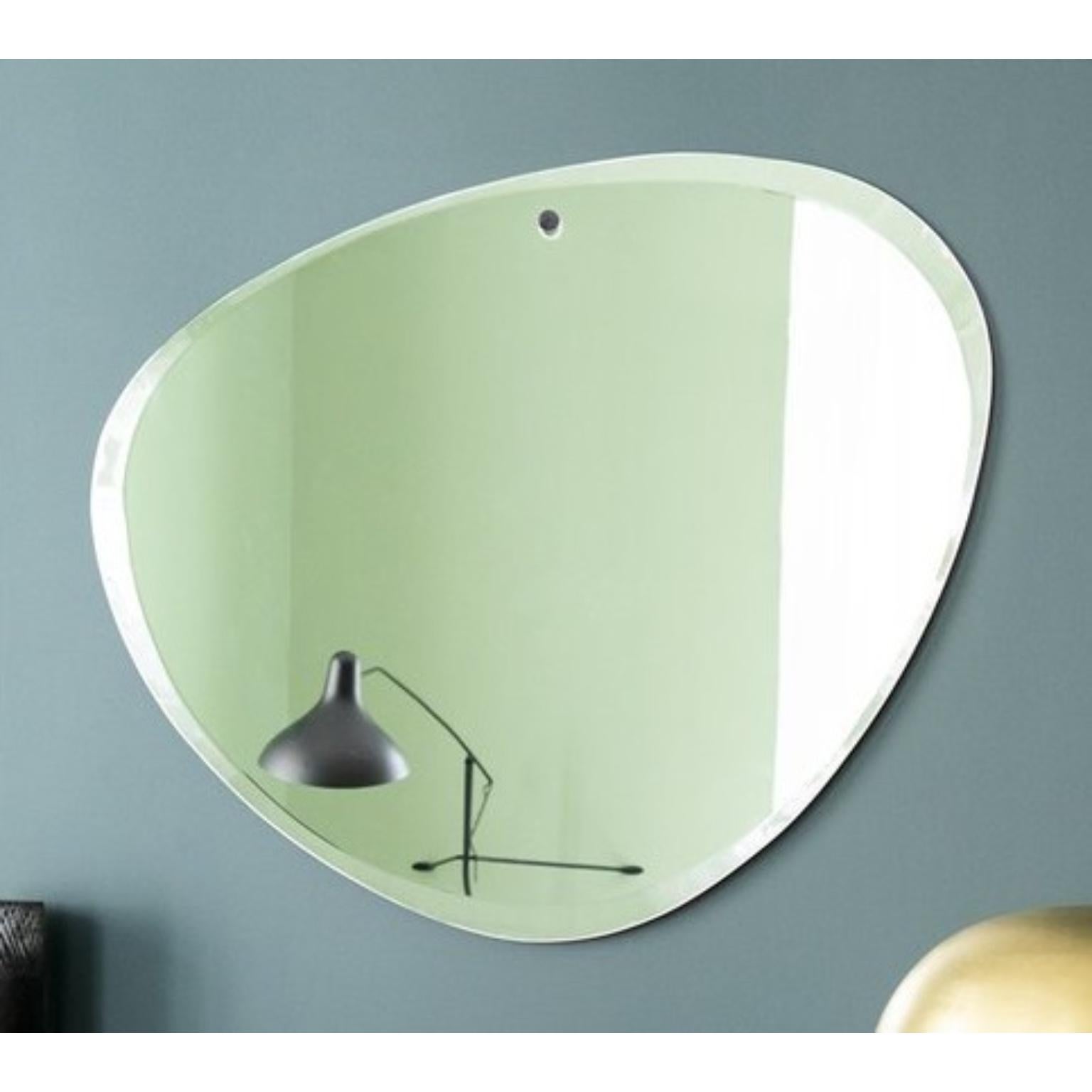 Miroir Morning Bevelled 17 par M Nuance
Pièce unique.
Dimensions : D 3 x L 60 x H 80 cm. 
MATERIAL : Miroirs écologiques de haute qualité (100 % verre).

La marque 