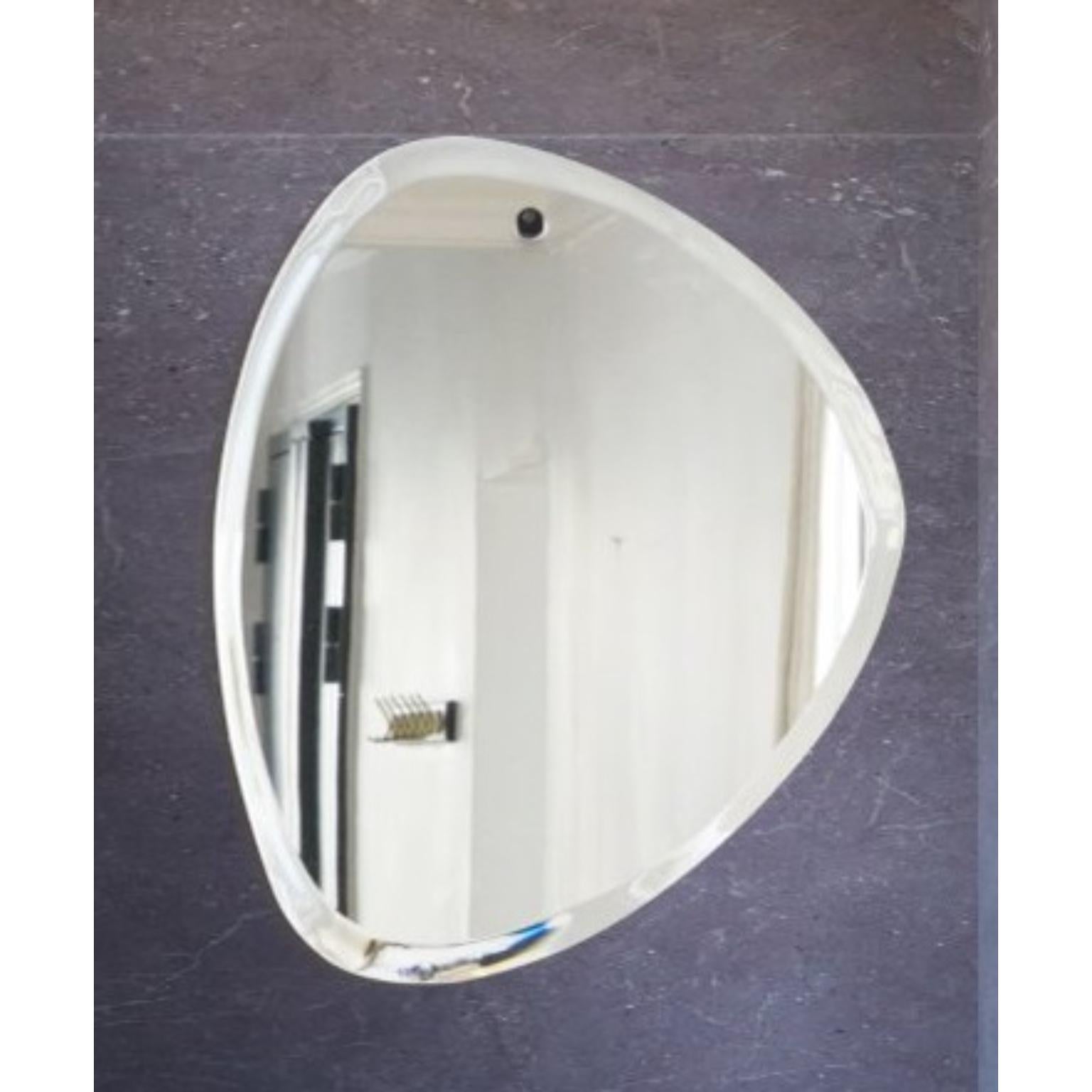 Specchio Morning Bevelled 19 di M Nuance
Un pezzo unico.
Dimensioni: Ø 50,5 x H. 62 cm. 
Materiali: Specchi ecologici di alta qualità (100% vetro).

Il marchio 