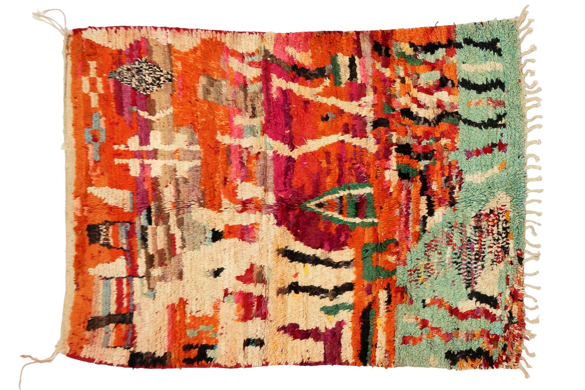 Boujaad rug comes from the El Haouz region in the Middle Atlas in Morocco. There is no modern weaving equipment, carpets are made manually by very talented ladies artists in the same way as several centuries ago. The main feature of Boujaad is the