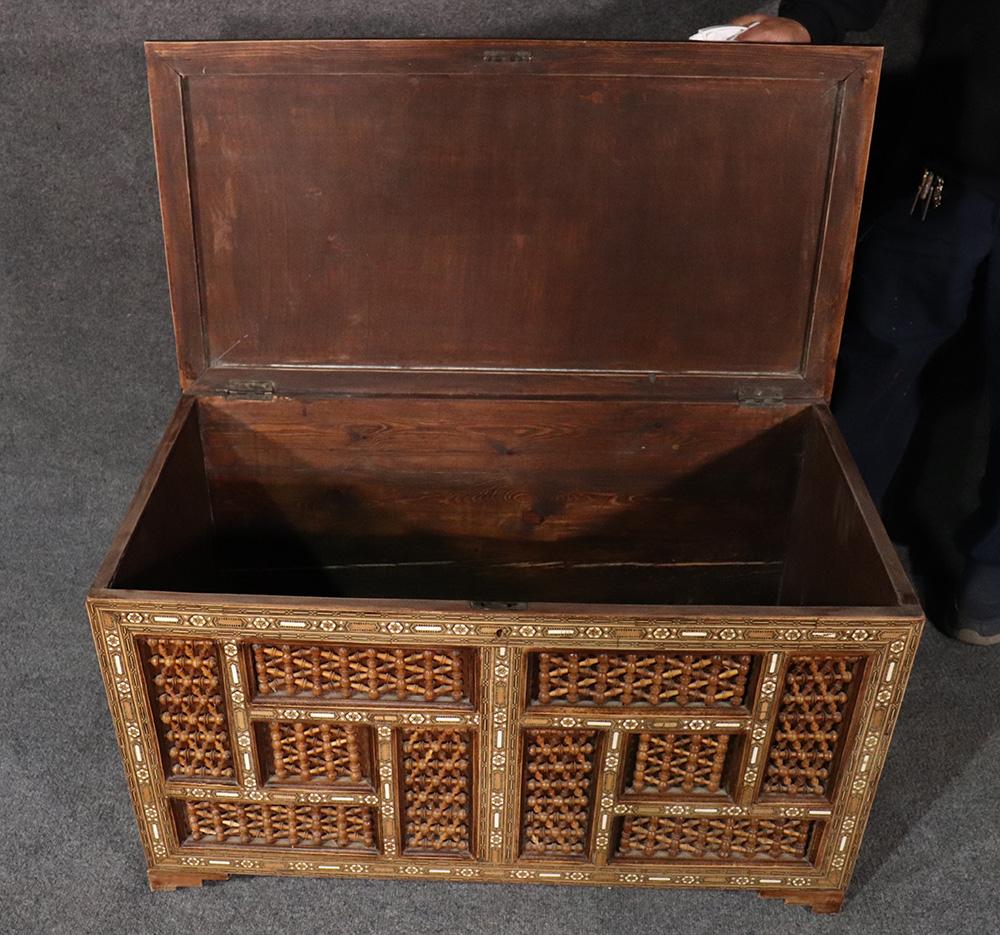 Moroccan Carved Inlaid Bone 1850s Era Trunk Chest Coffee Table In Good Condition In Swedesboro, NJ