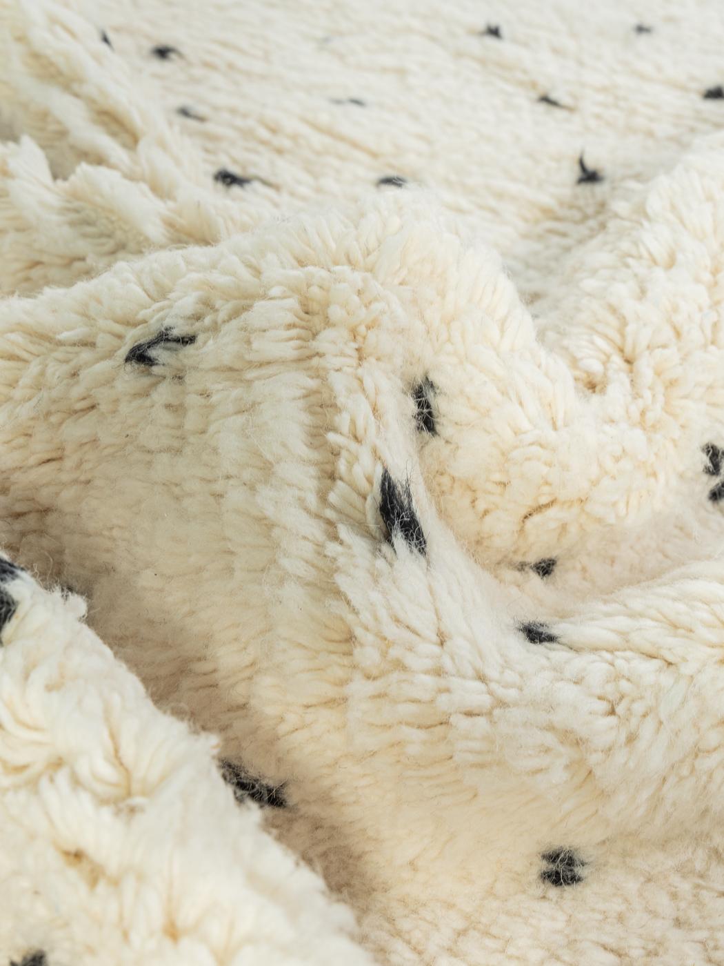 Marokkanischer 100% handgefertigter Berberteppich Beni Ourain aus Wolle im Angebot 1