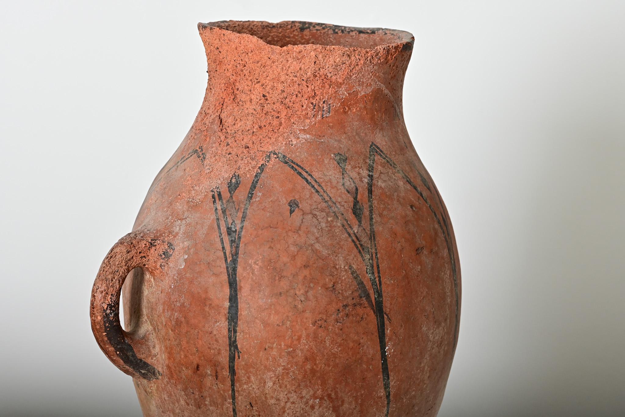 Dipinto a mano Brocca per acqua in terracotta berbera marocchina del XIX secolo in vendita