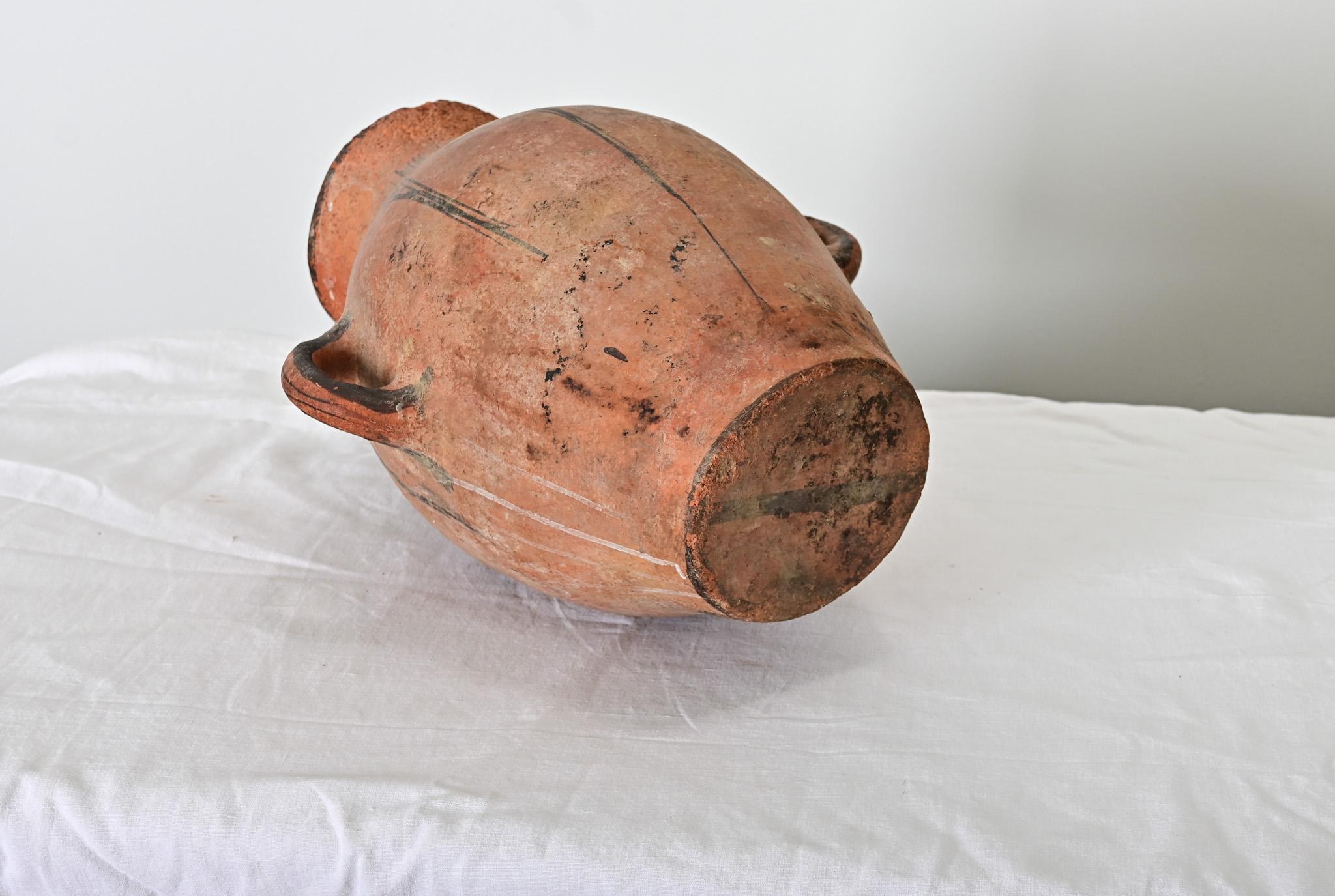 Brocca per acqua in terracotta berbera marocchina del XIX secolo In condizioni buone in vendita a Baton Rouge, LA