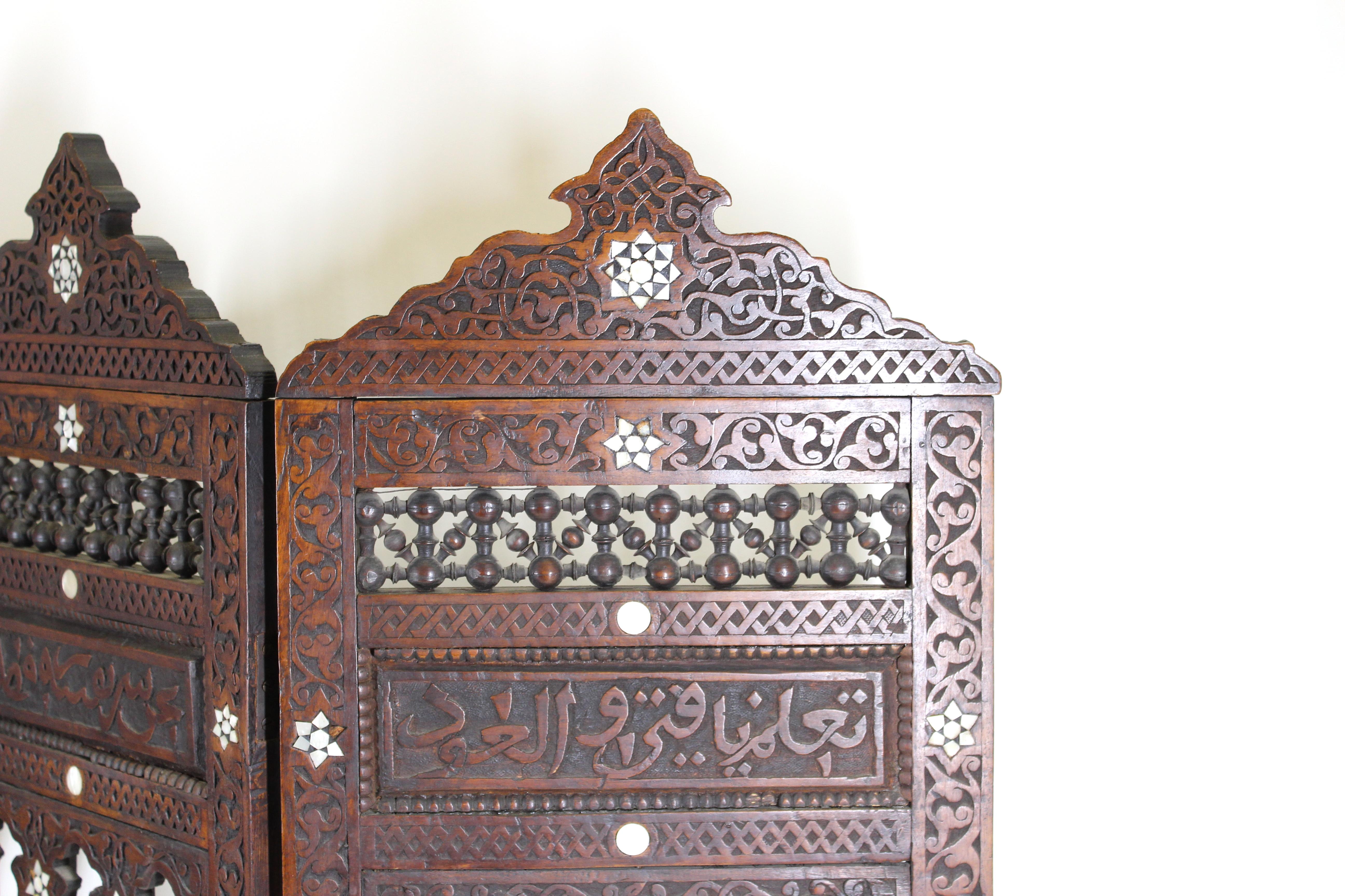Marokkanischer Sommerkaminschirm oder klappbarer Raumteiler aus der ästhetischen Periode im Zustand „Gut“ im Angebot in New York, NY