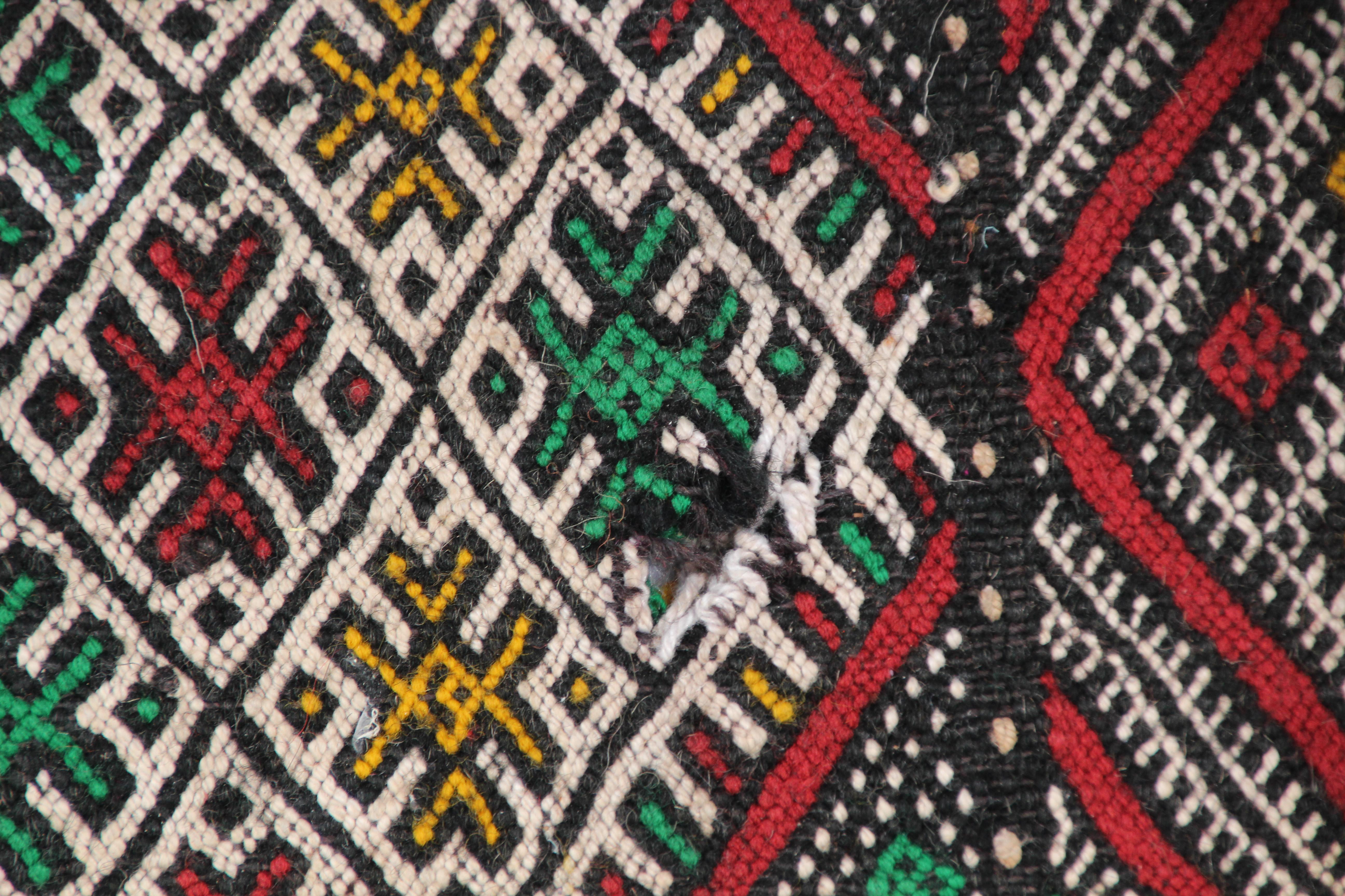 Coussin Kilim marocain africain tribal en vente 3