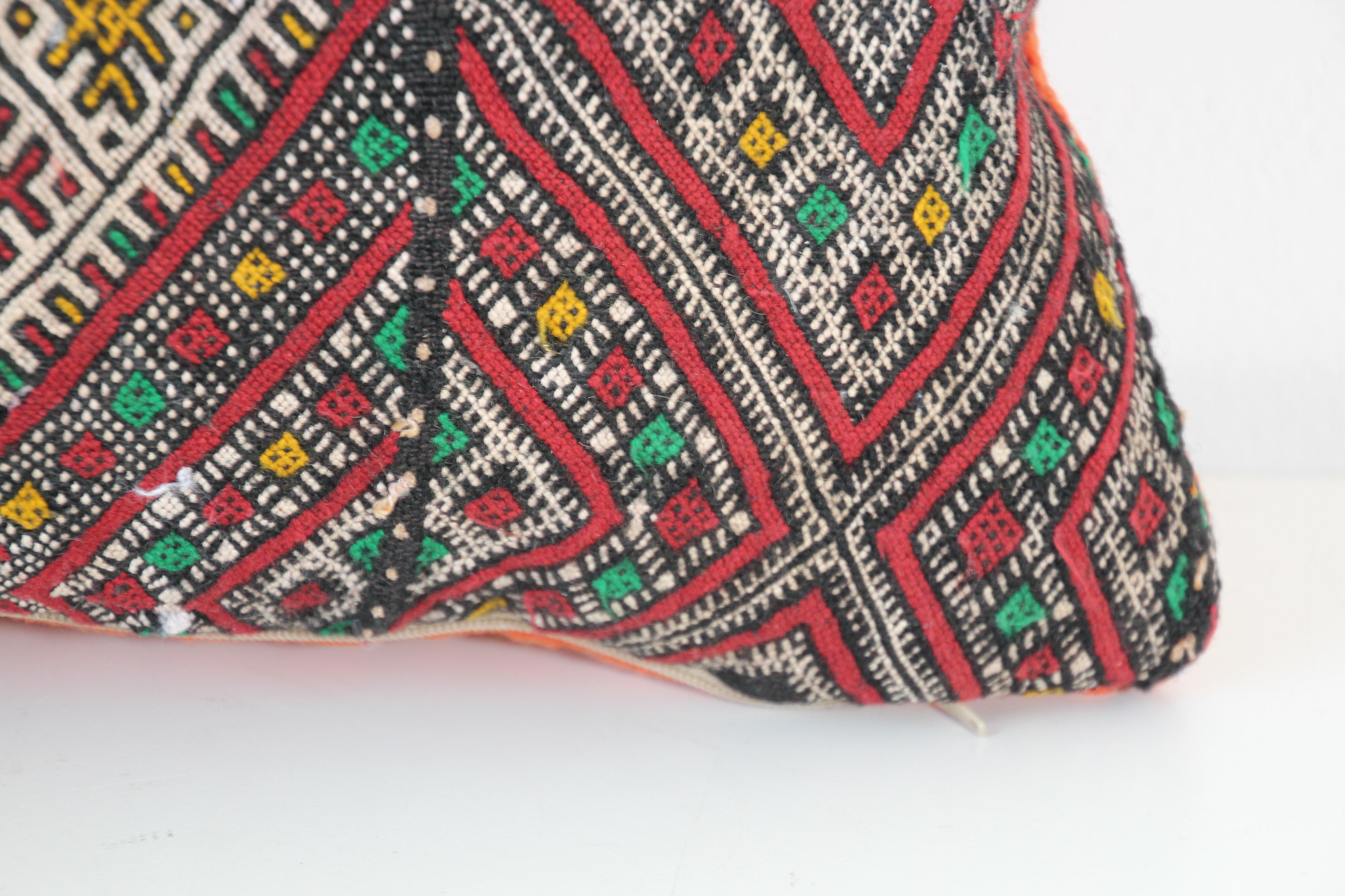 Moroccan African Tribal Throw Kilim Pillow In Good Condition For Sale In North Hollywood, CA