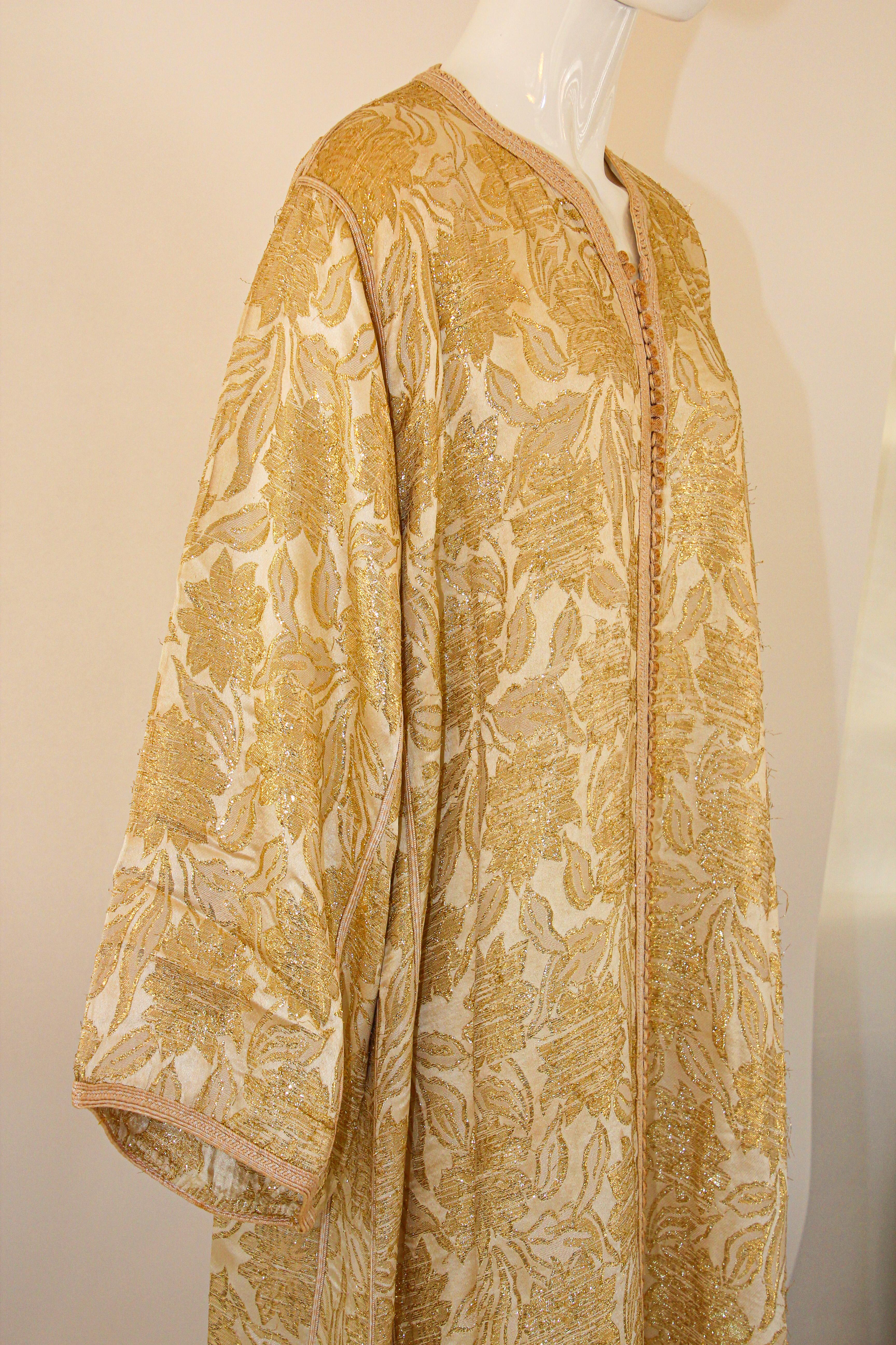 Robe longue caftan marocaine ancienne brodée de damas doré, années 1940 en vente 8