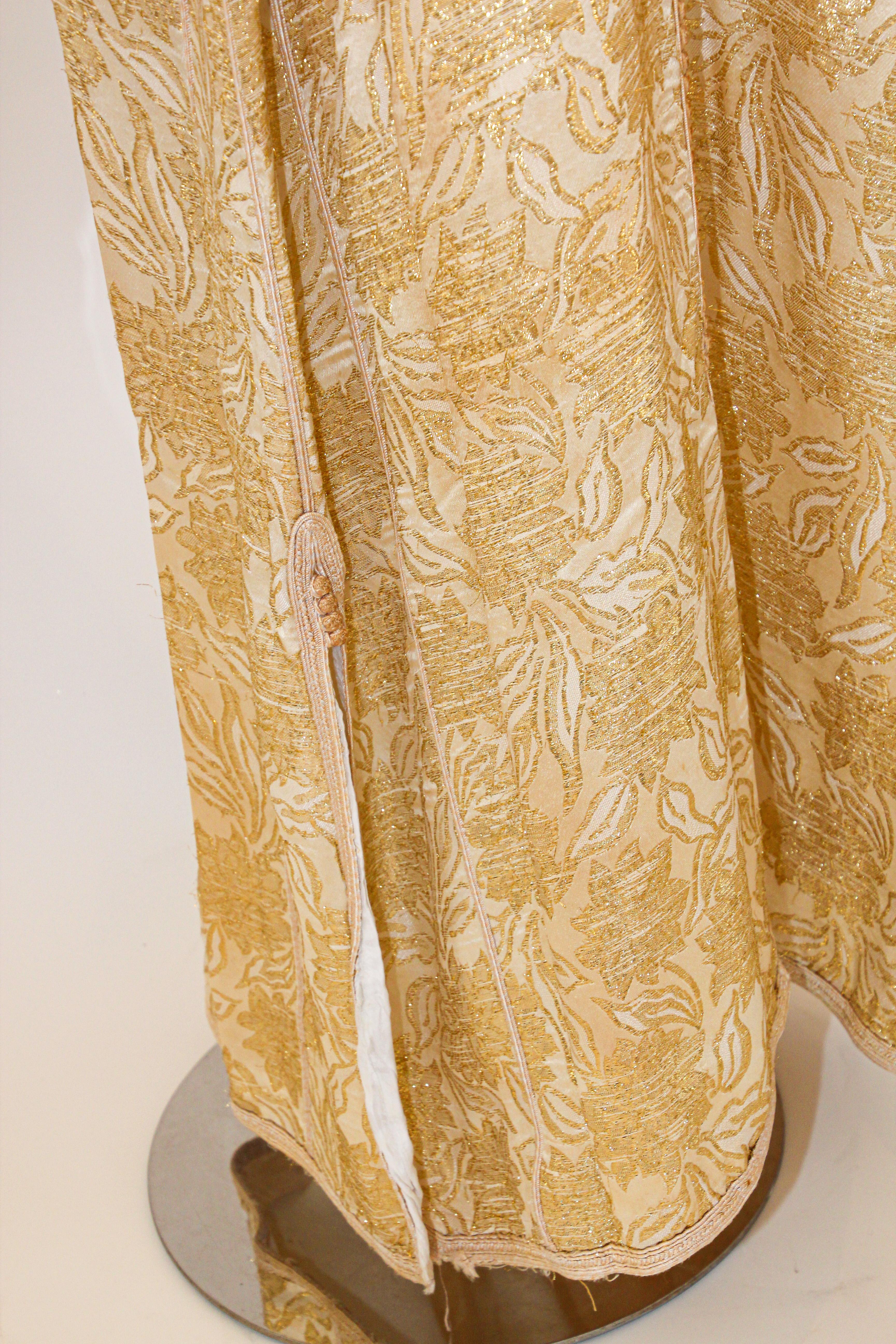 1940s Caftán Marroquí Antiguo Damasco Oro Bordado Caftán Maxi Vestido en venta 9