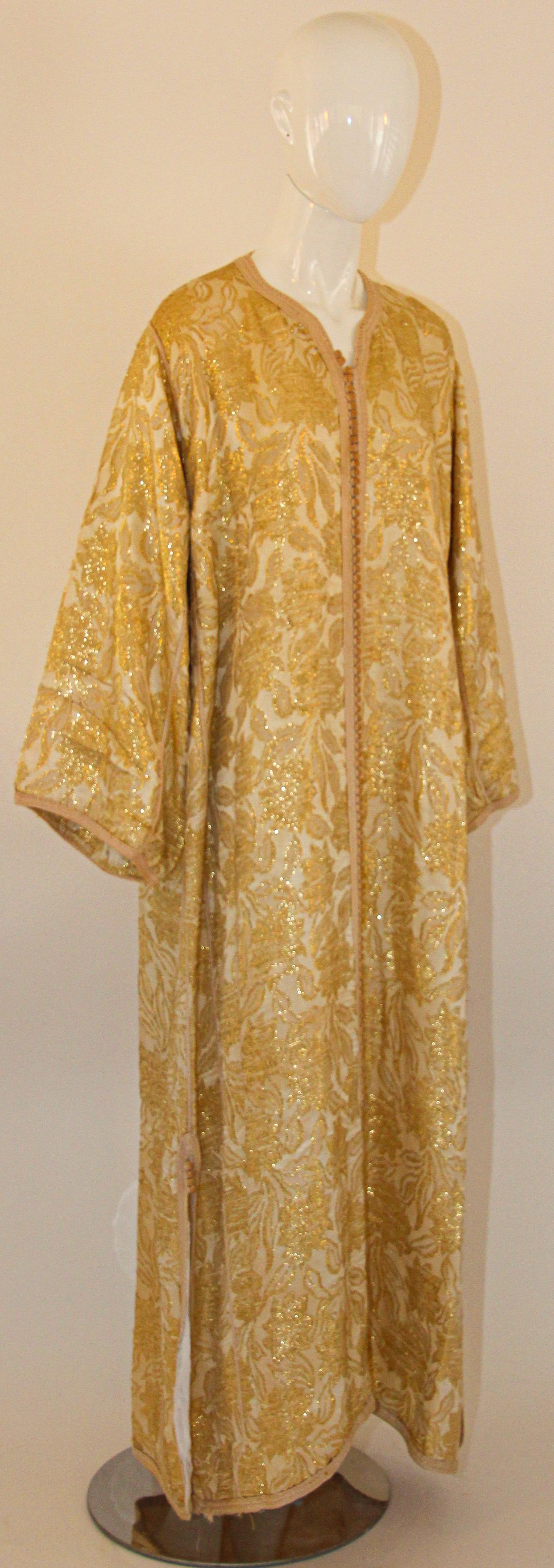 Amazing antique Moroccan Caftan, gold silk damask with a gold threads trim, Circa 1940's
The gold damask kaftan was entirely finish by hand.
One of a kind evening antique Moorish gown.
This authentic caftan has been hand-sewn from high end damask