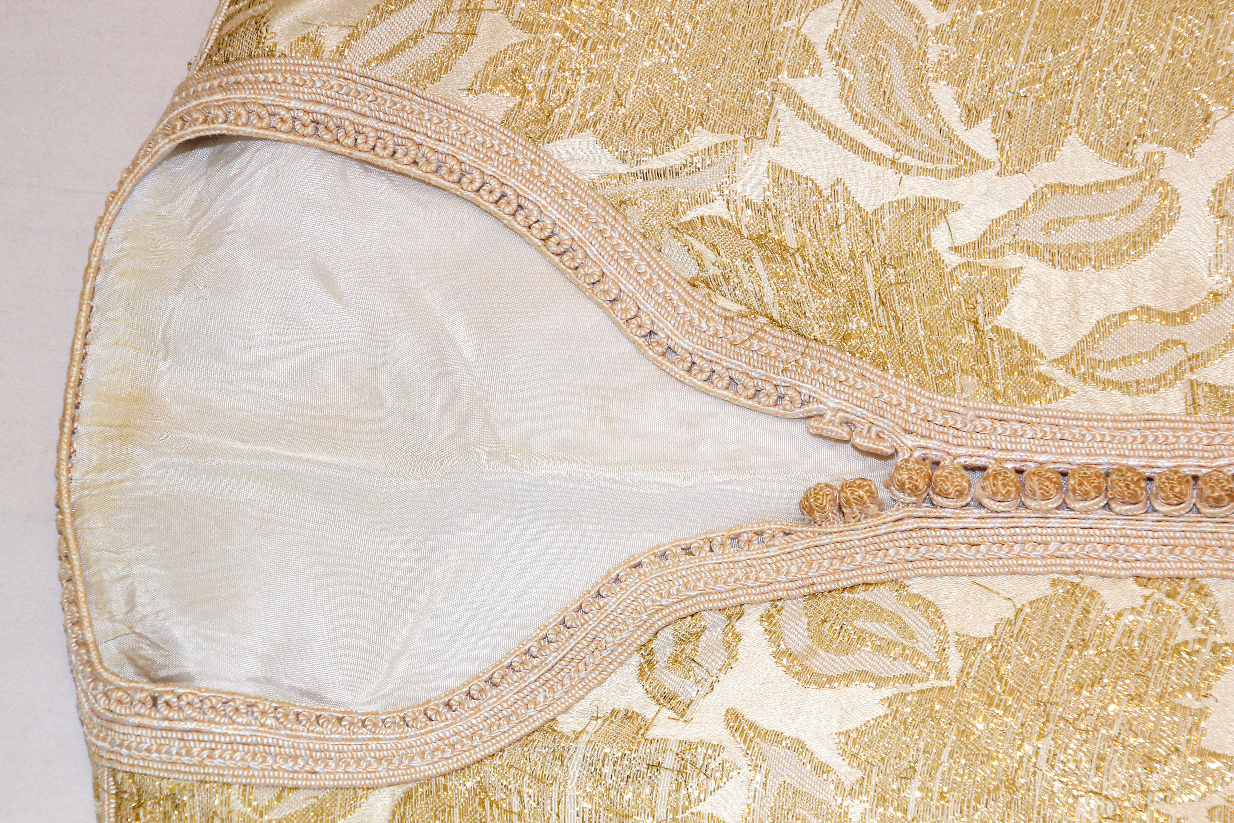 Robe longue caftan marocaine ancienne brodée de damas doré, années 1940 en vente 16